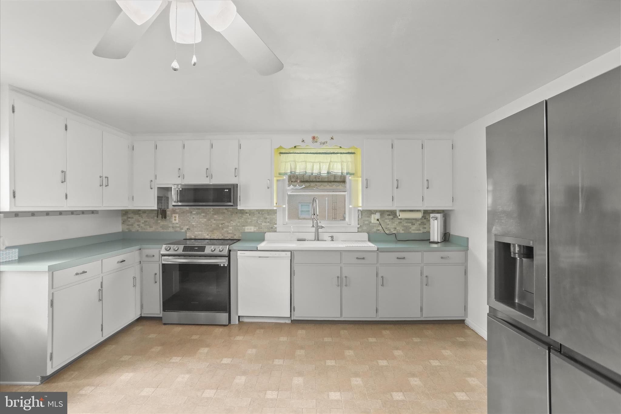 Home for sale at 6 S Grant Road, Thomasville, Pennsylvania 17364, photo 10 of 50