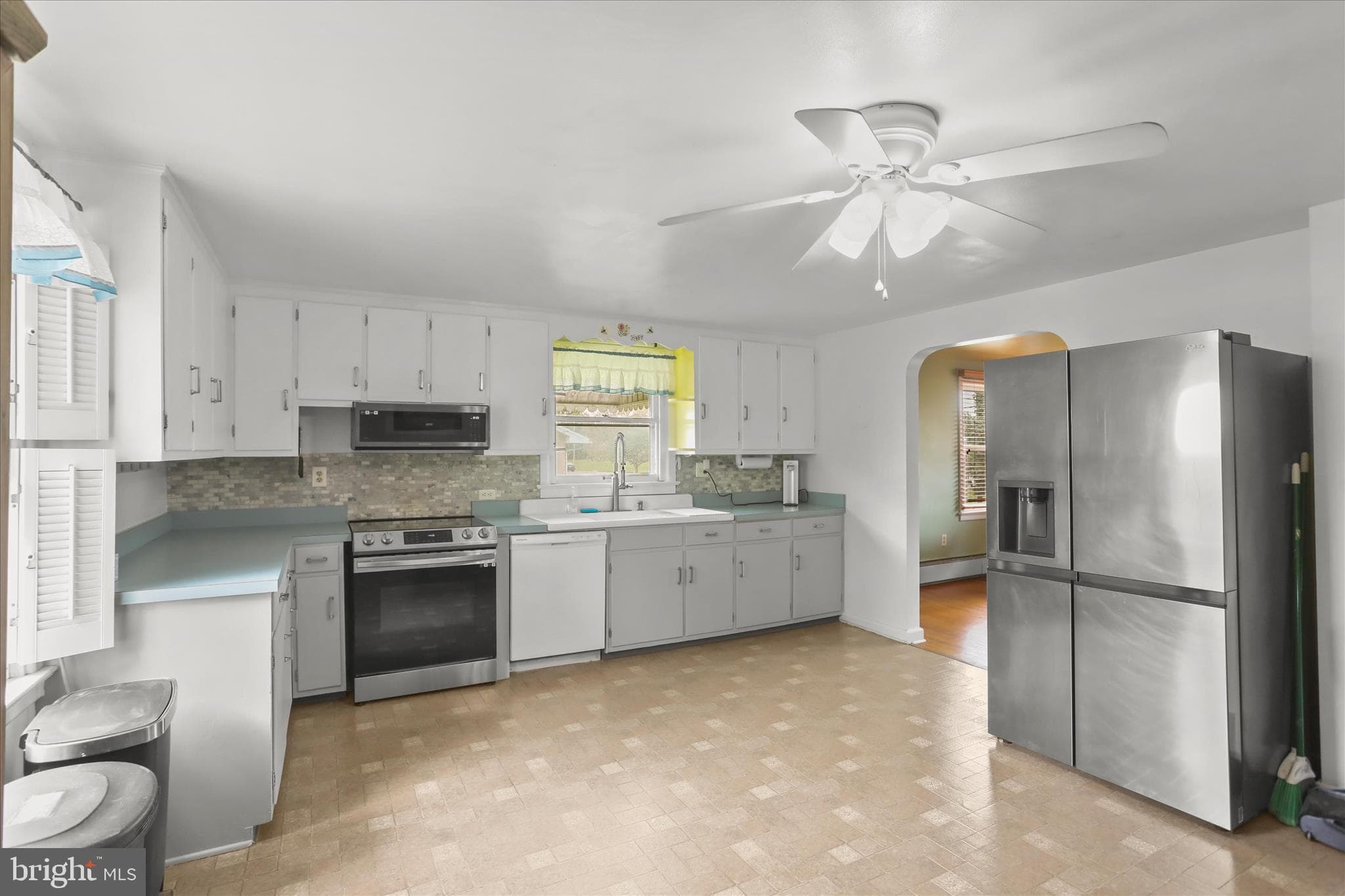 Home for sale at 6 S Grant Road, Thomasville, Pennsylvania 17364, photo 9 of 50