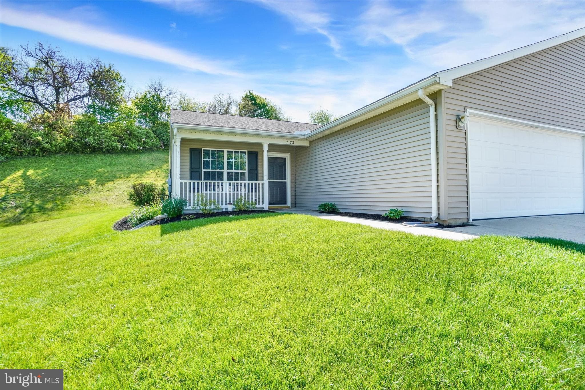 Home for sale at 7172 Seneca Ridge Drive, York, Pennsylvania 17403, photo 2 of 3