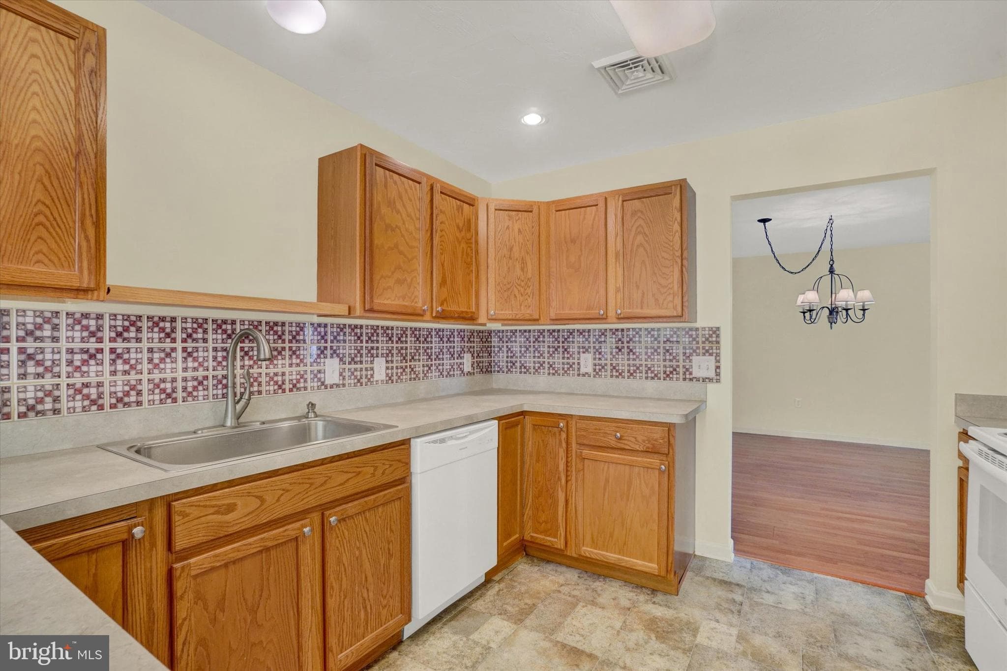 Home for sale at 7172 Seneca Ridge Drive, York, Pennsylvania 17403, photo 9 of 18