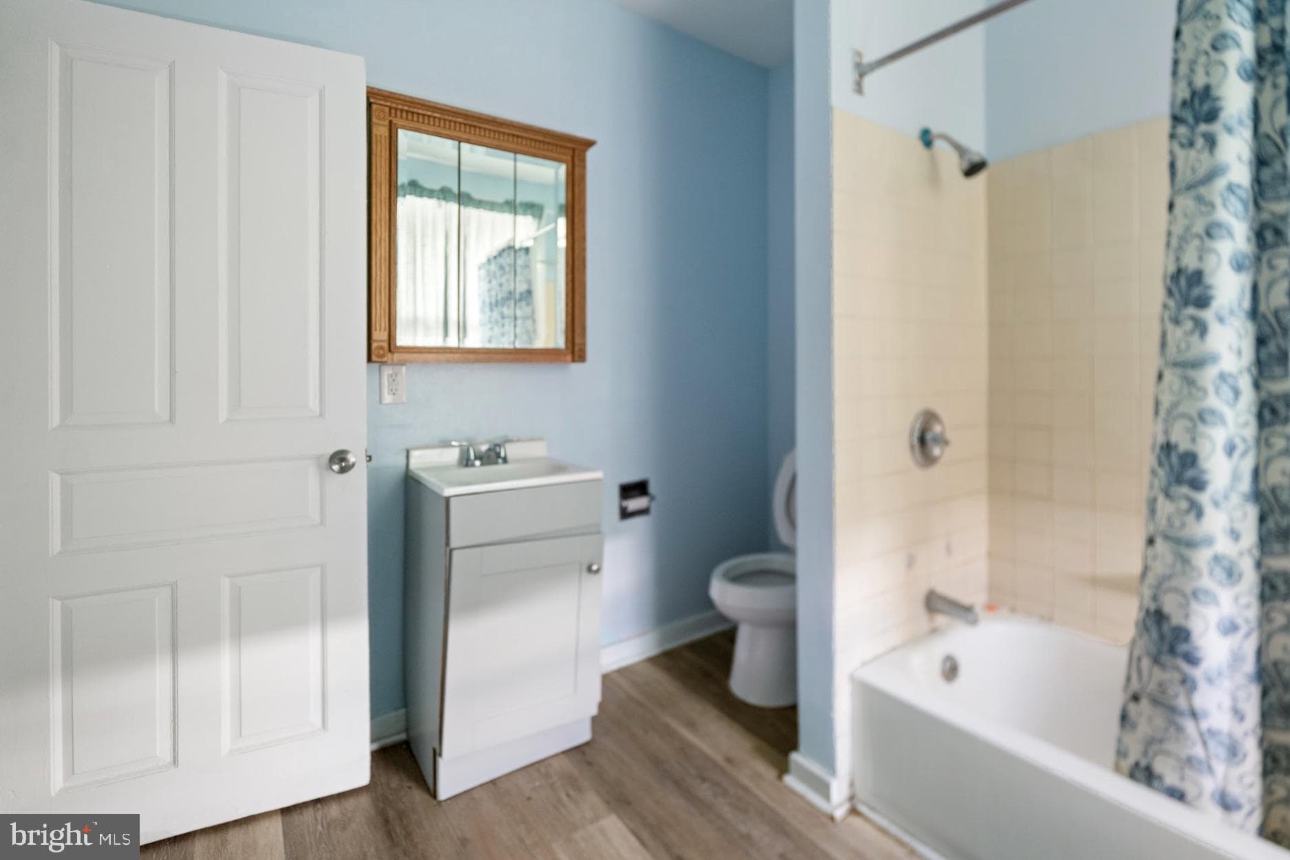 Home for sale at 217 E King, York, Pennsylvania 17403, photo 4 of 13