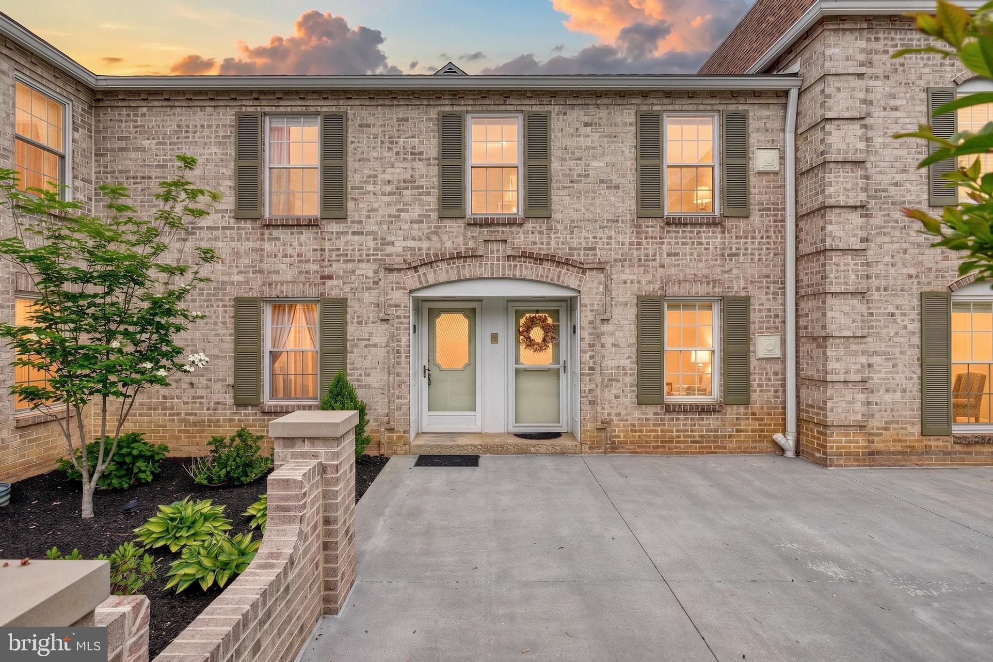 Home for sale at 1000 Country Club Road 8, York, Pennsylvania 17403, photo 2 of 3
