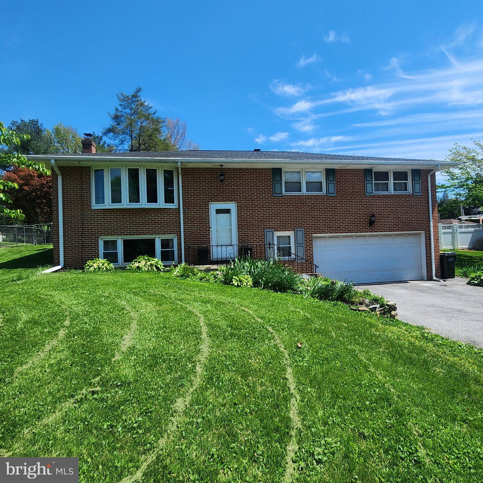 Home for sale at 2029 Derry Road, York, Pennsylvania 17408, photo 2 of 3