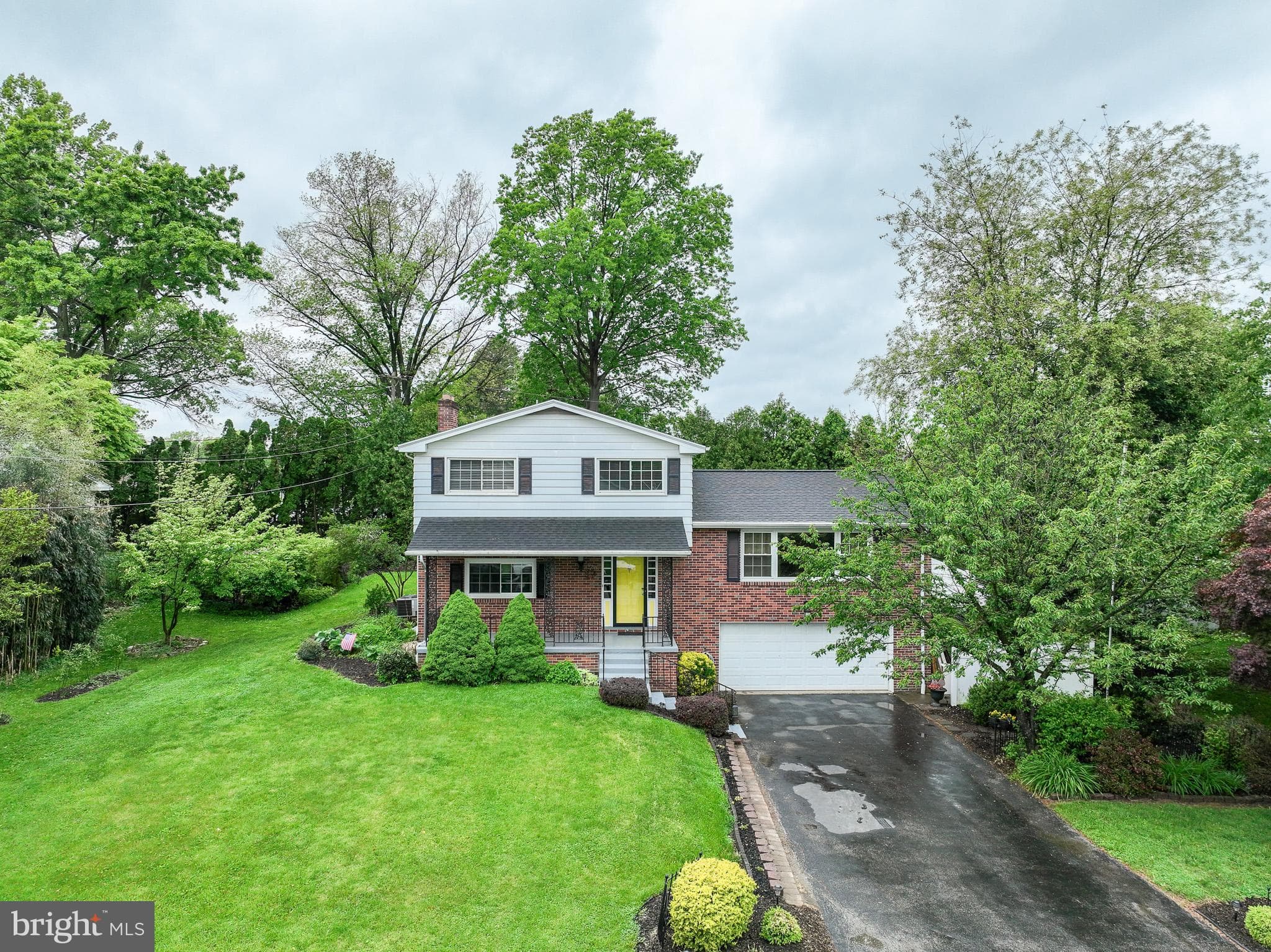 Home for sale at 420 Cortleigh Drive, York, Pennsylvania 17402, photo 3 of 3