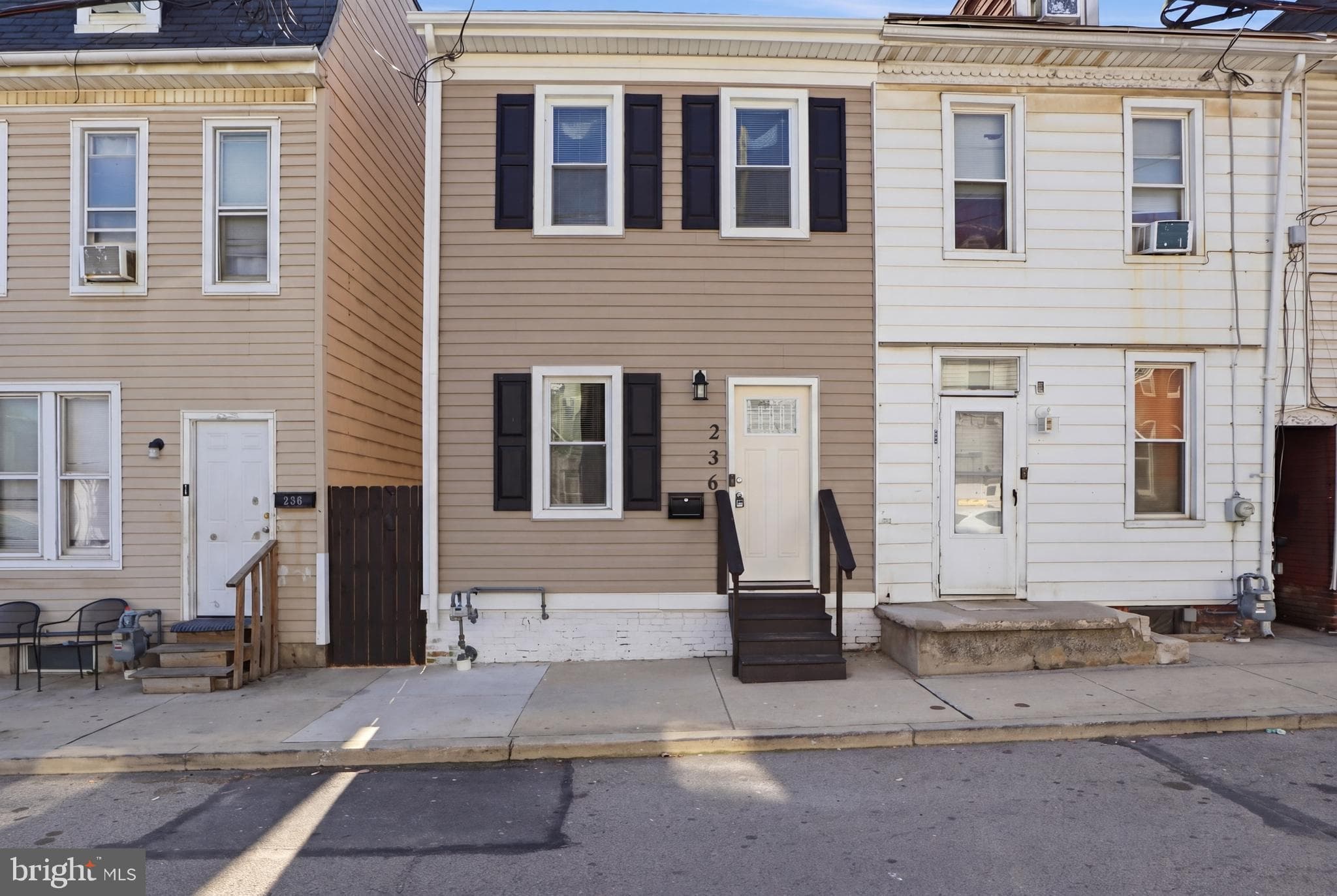 Home for sale at 236 S Hartley Street, York, Pennsylvania 17401, photo 2 of 3