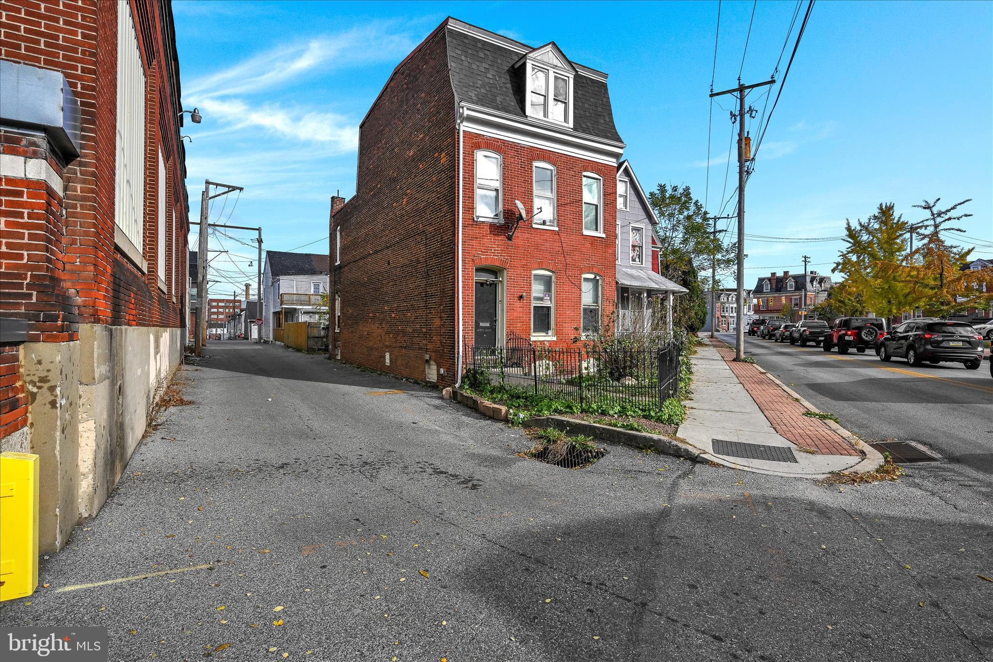 Home for sale at 129 Roosevelt Avenue, York, Pennsylvania 17401, photo 2 of 3