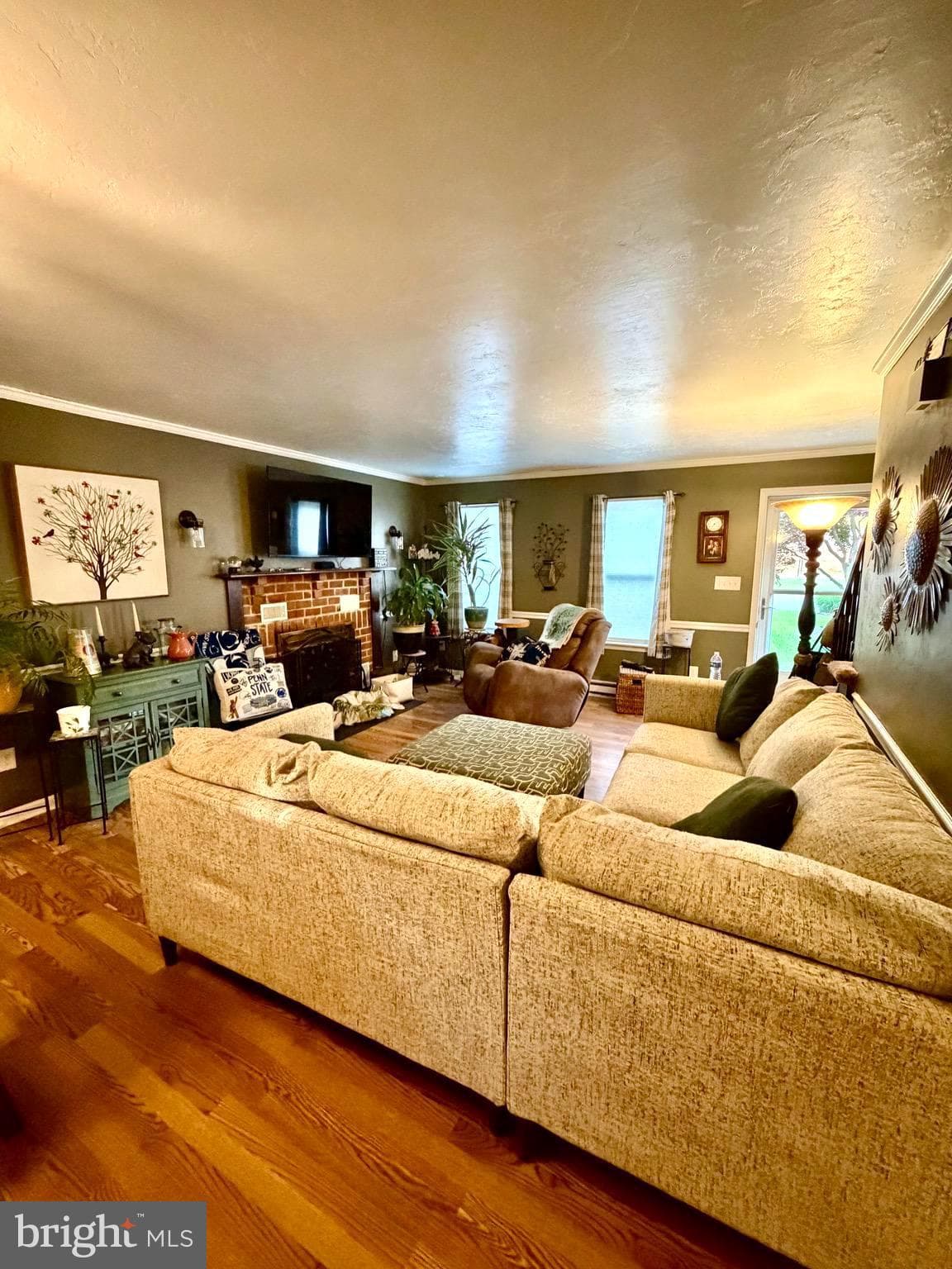 Home for sale at 880 Lismore Boulevard, York, Pennsylvania 17402, photo 2 of 3