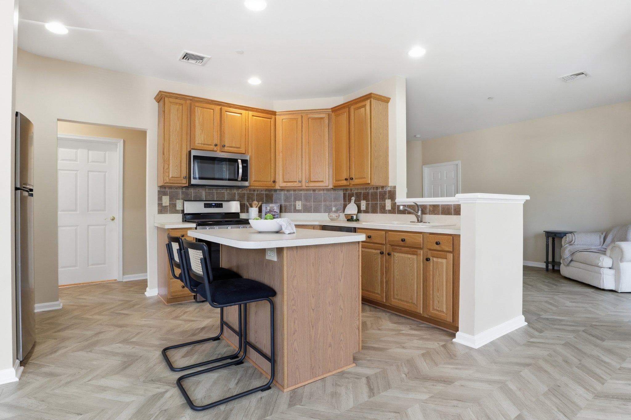 Home for sale at 1010 Crest Way 103, York, Pennsylvania 17403, photo 15 of 49