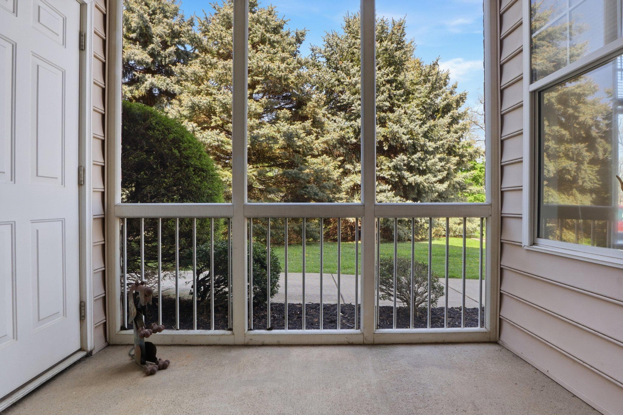 Home for sale at 1010 Crest Way 103, York, Pennsylvania 17403, photo 32 of 49