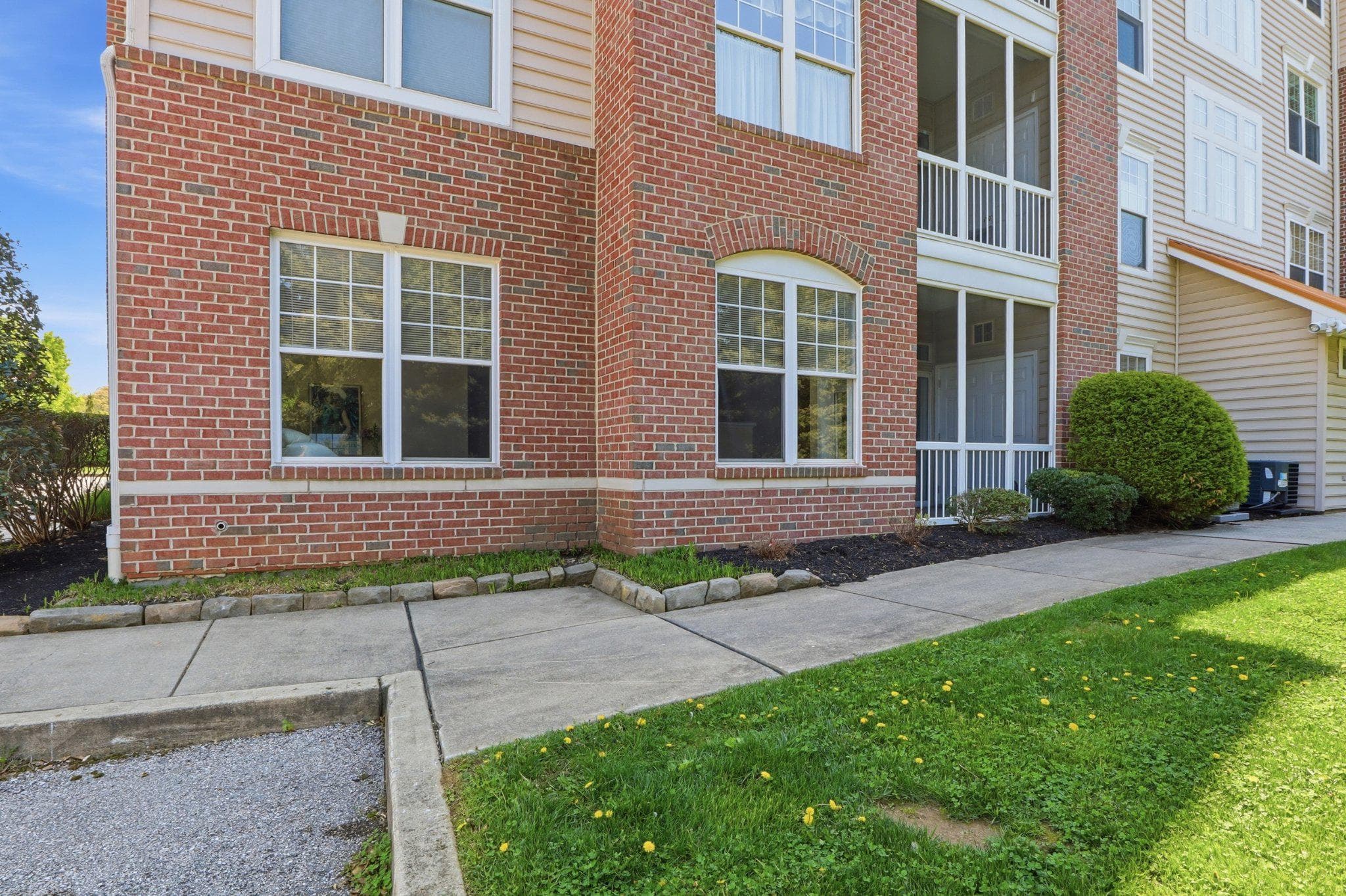 Home for sale at 1010 Crest Way 103, York, Pennsylvania 17403, photo 35 of 49