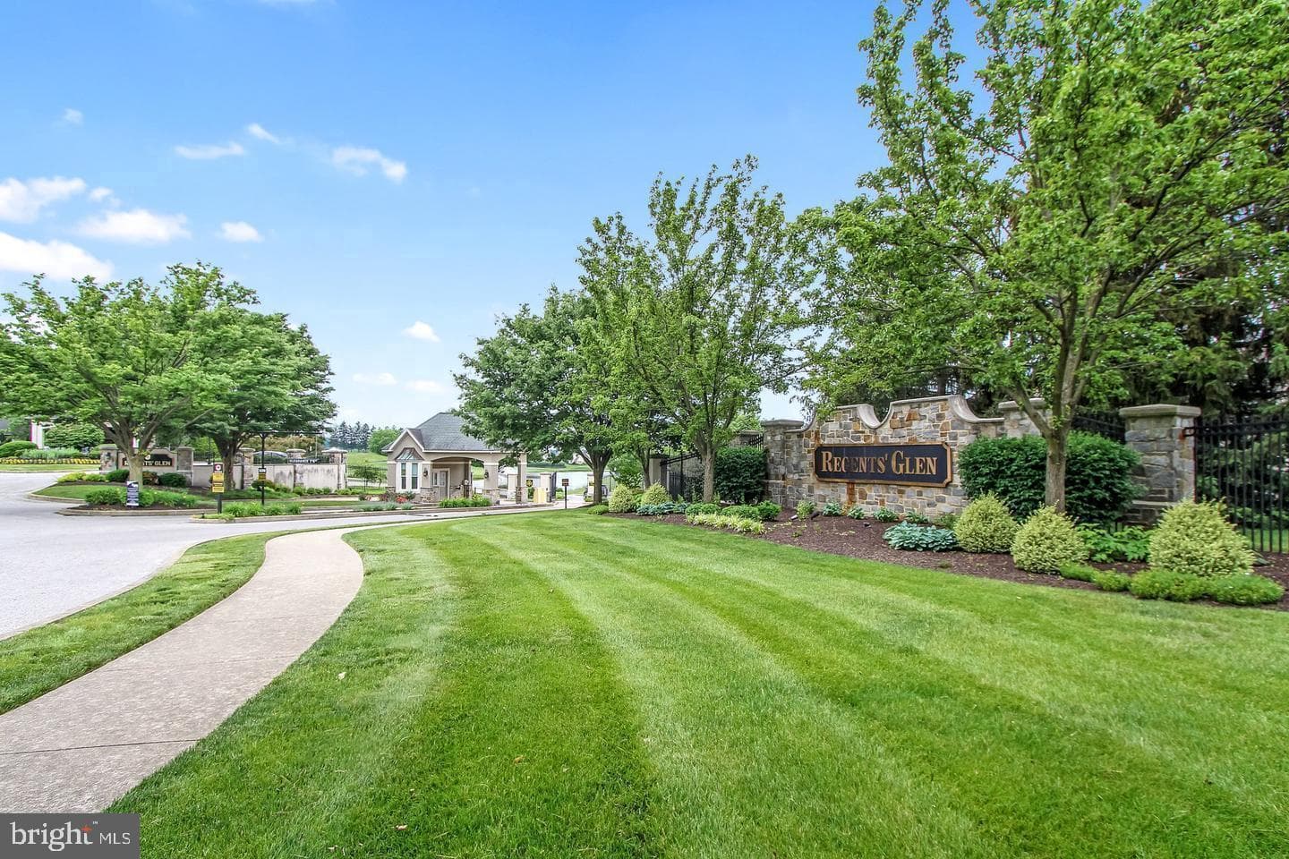 Home for sale at 1010 Crest Way 103, York, Pennsylvania 17403, photo 38 of 49