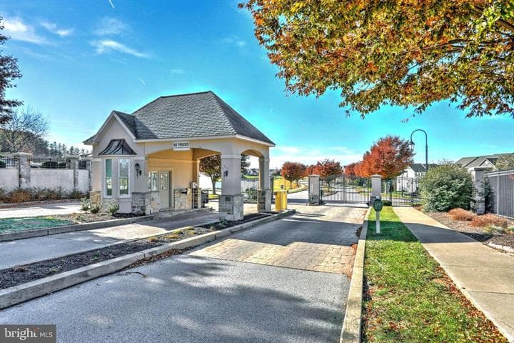 Home for sale at 1010 Crest Way 103, York, Pennsylvania 17403, photo 39 of 49