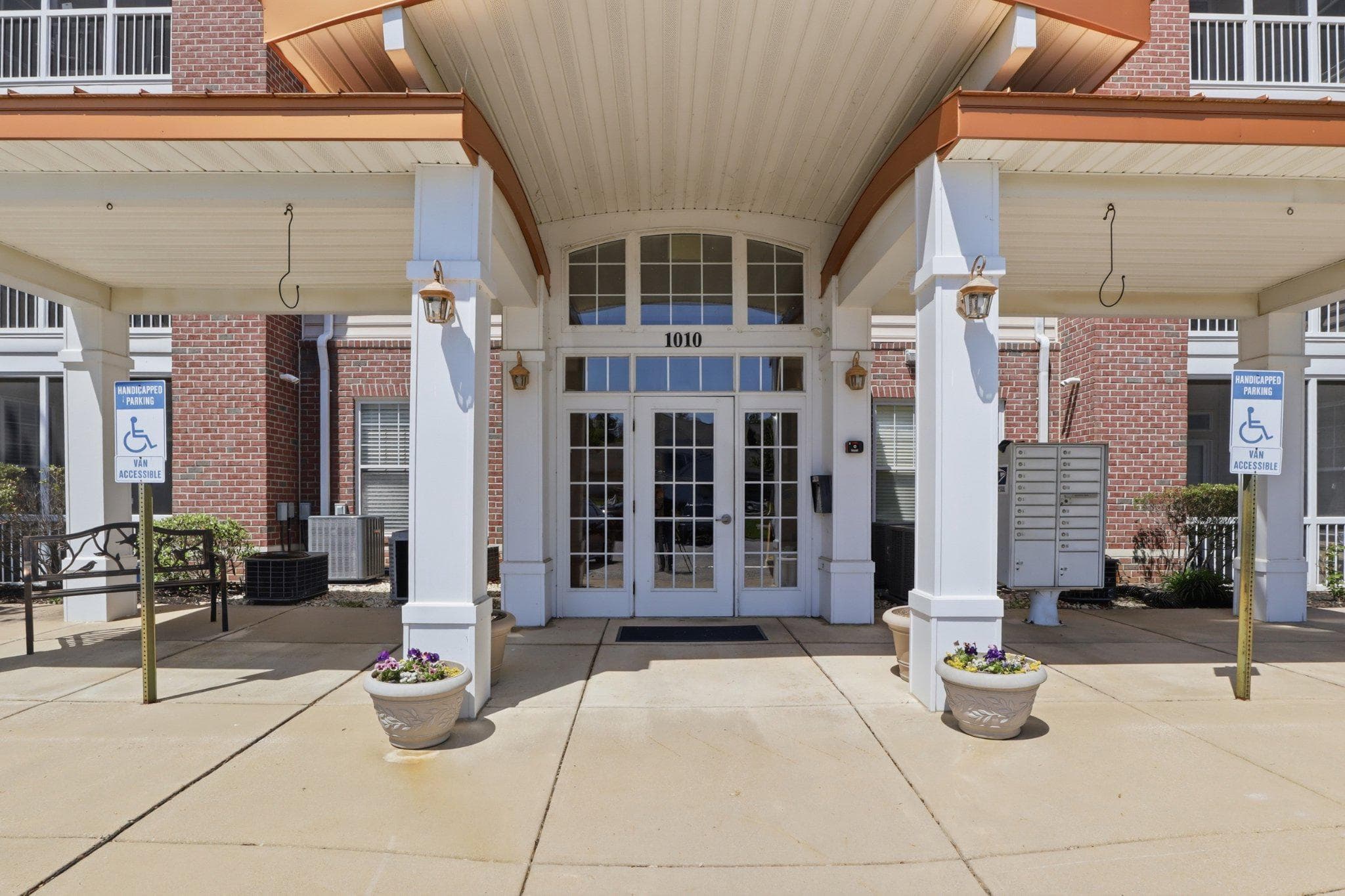 Home for sale at 1010 Crest Way 103, York, Pennsylvania 17403, photo 2 of 3