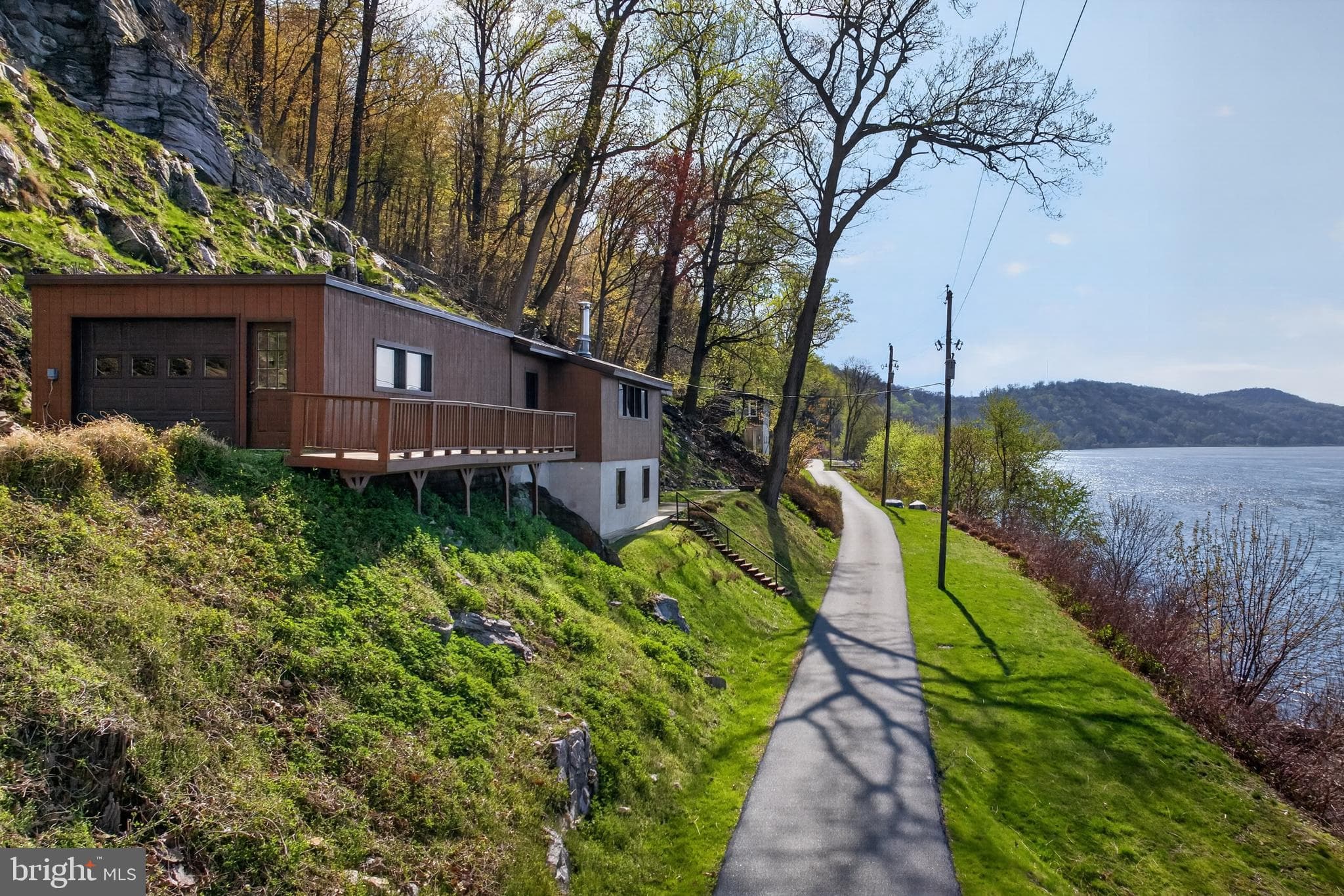 Listing photo of 2-bedroom home at 6710 River Drive, York, Pennsylvania 17406, photo 1 of 3