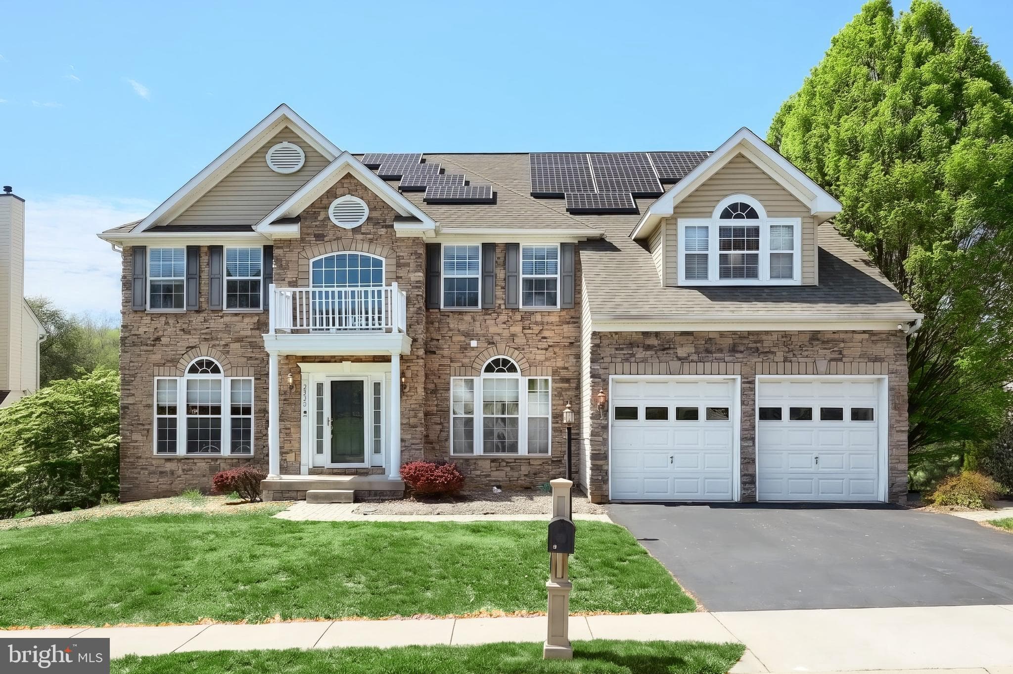 Listing photo of 7-bedroom home at 2735 Quaker Court, York, Pennsylvania 17408, photo 1 of 3