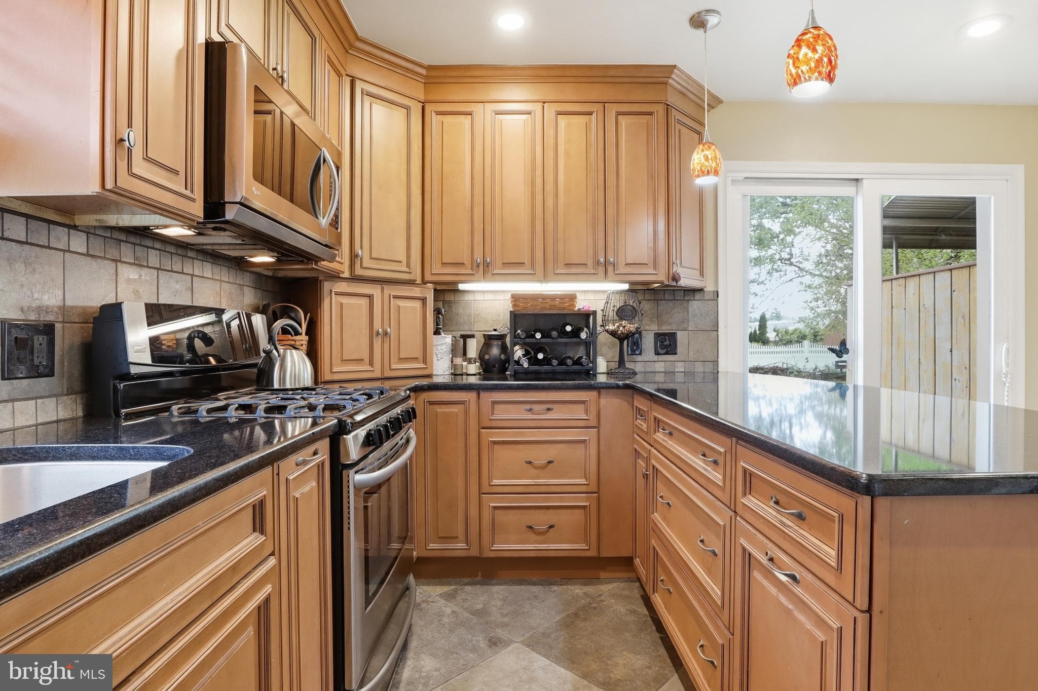 Home for sale at 2993 5Th Avenue, York, Pennsylvania 17402, photo 9 of 37