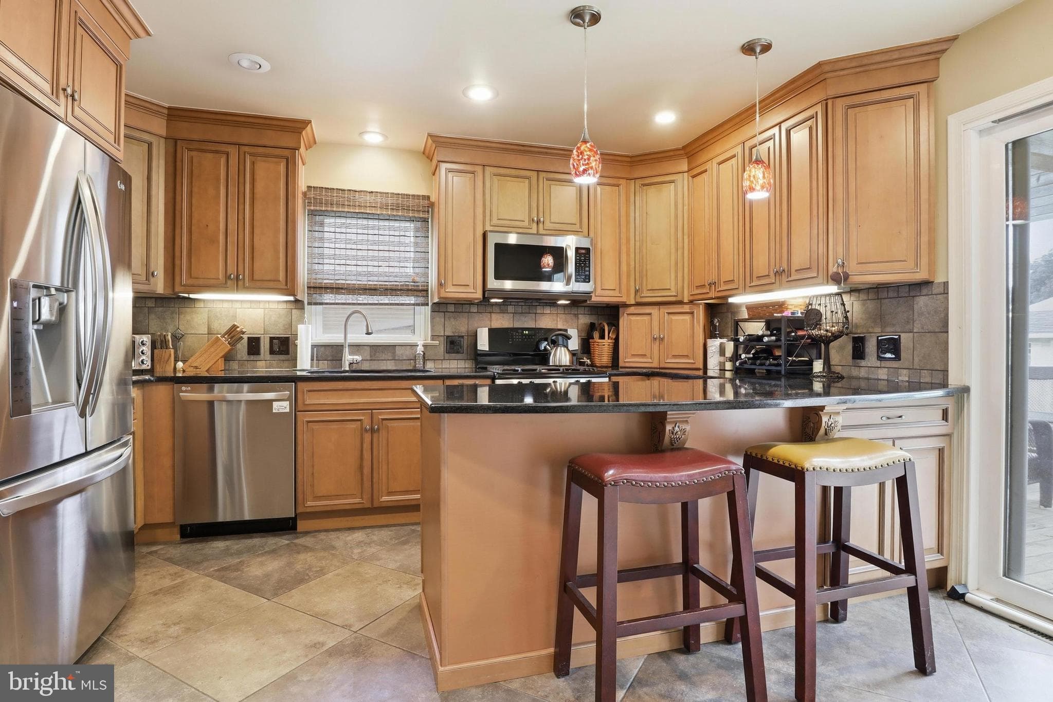 Home for sale at 2993 5Th Avenue, York, Pennsylvania 17402, photo 8 of 37