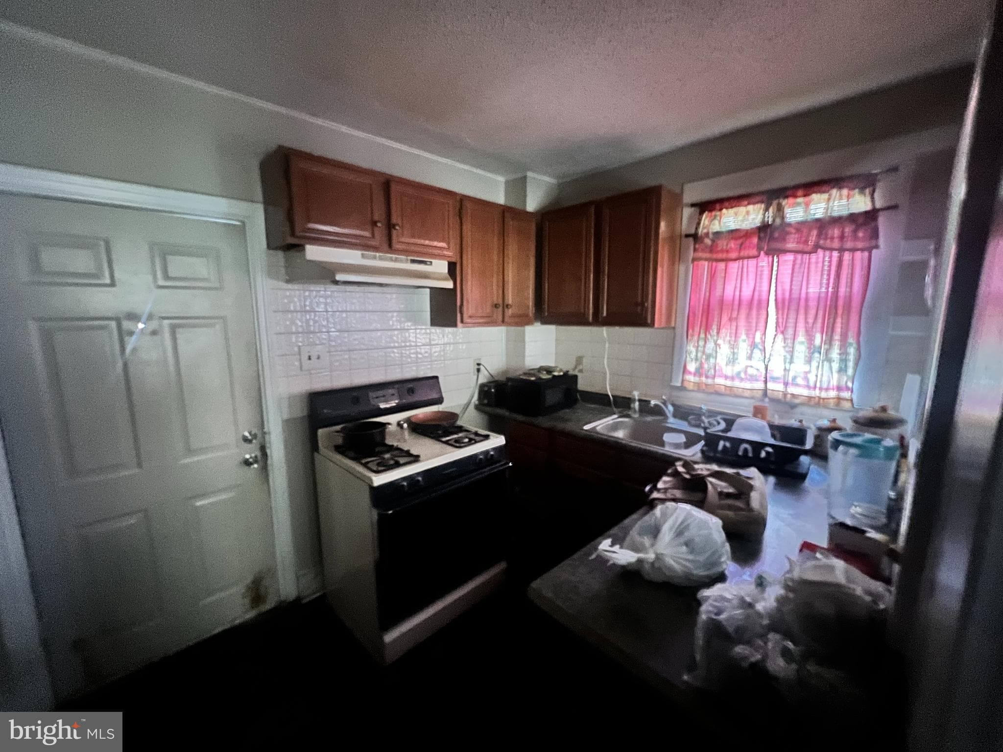 Home for sale at 71 W Boundary Avenue, York, Pennsylvania 17401, photo 4 of 11