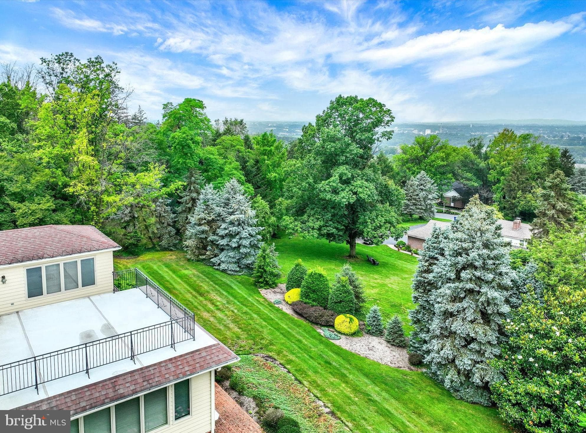 Home for sale at 925 Summit Circle N, York, Pennsylvania 17403, photo 3 of 3