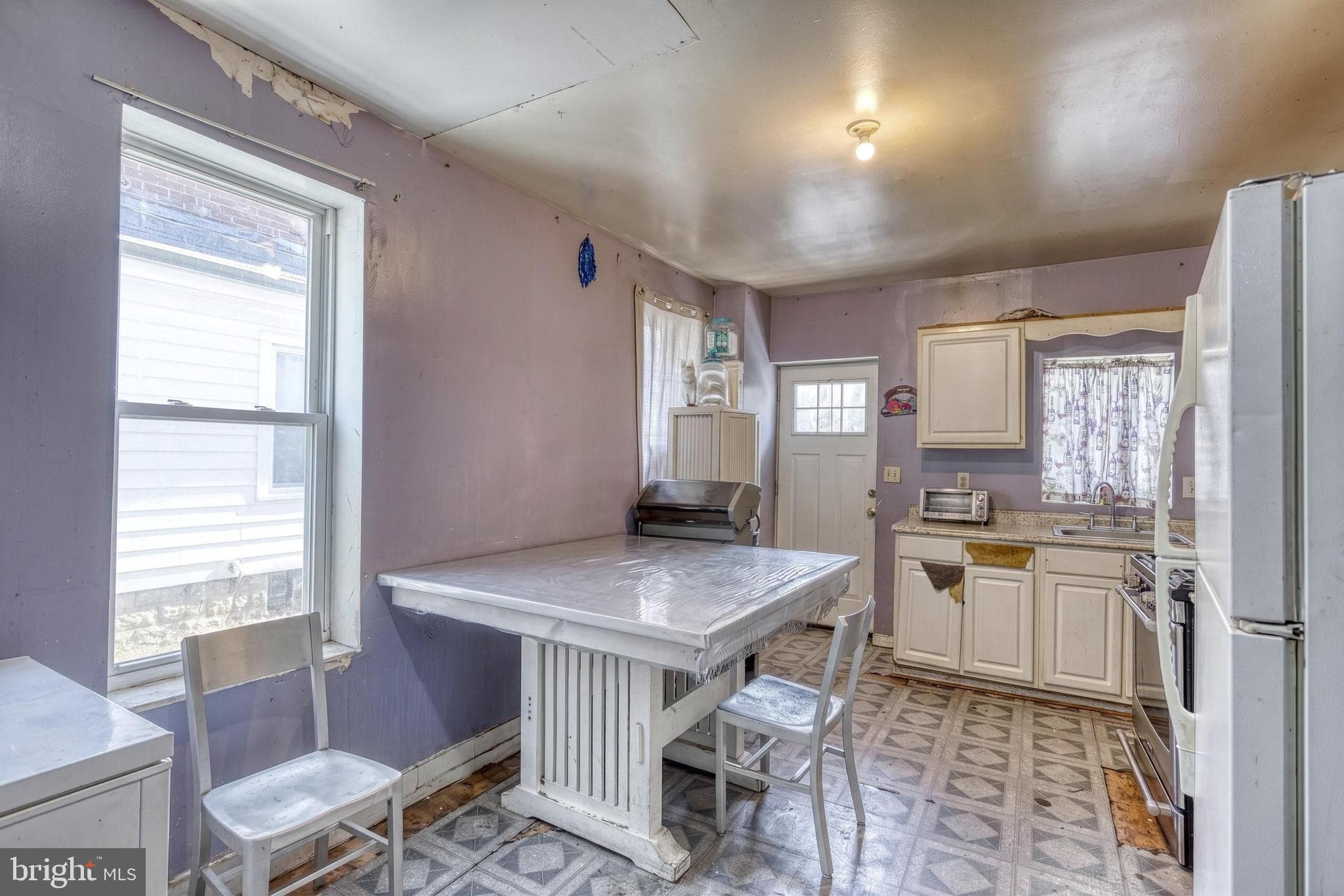 Home for sale at 446 E Prospect Street, York, Pennsylvania 17403, photo 10 of 29