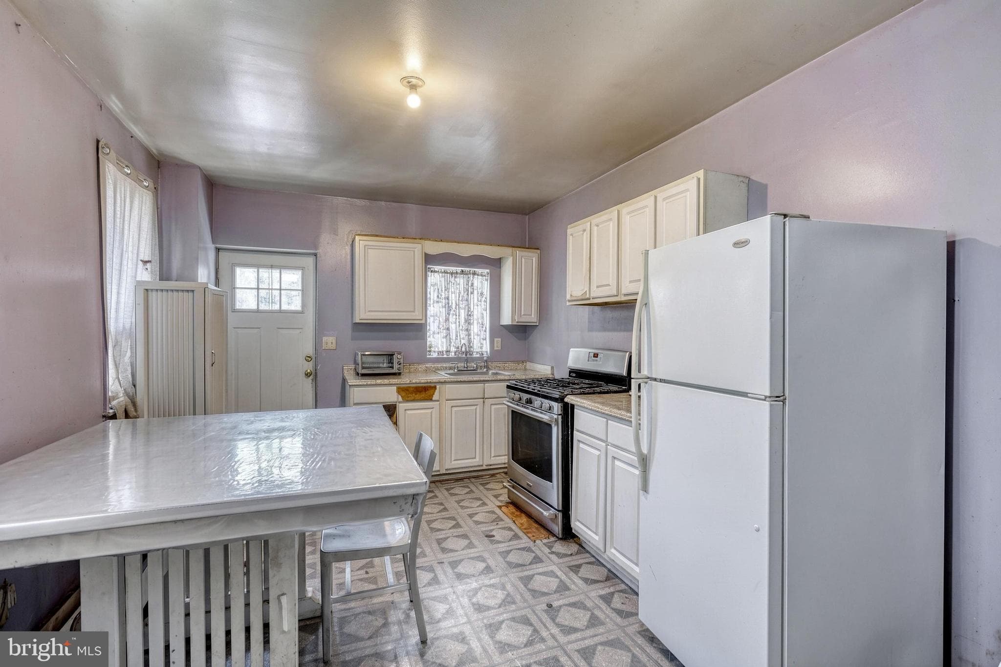 Home for sale at 446 E Prospect Street, York, Pennsylvania 17403, photo 11 of 29