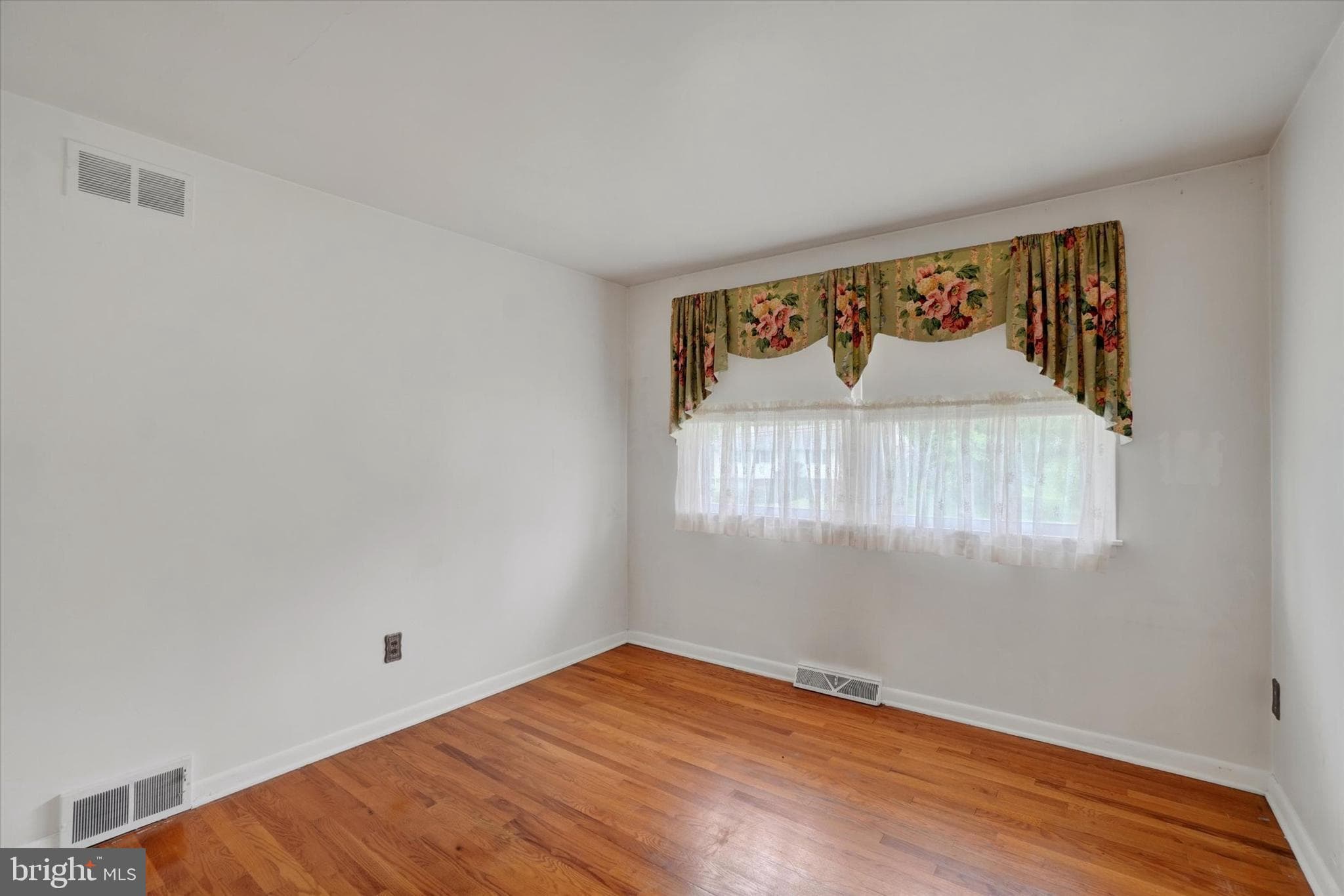 Home for sale at 2050 Herman Drive, York, Pennsylvania 17408, photo 23 of 34