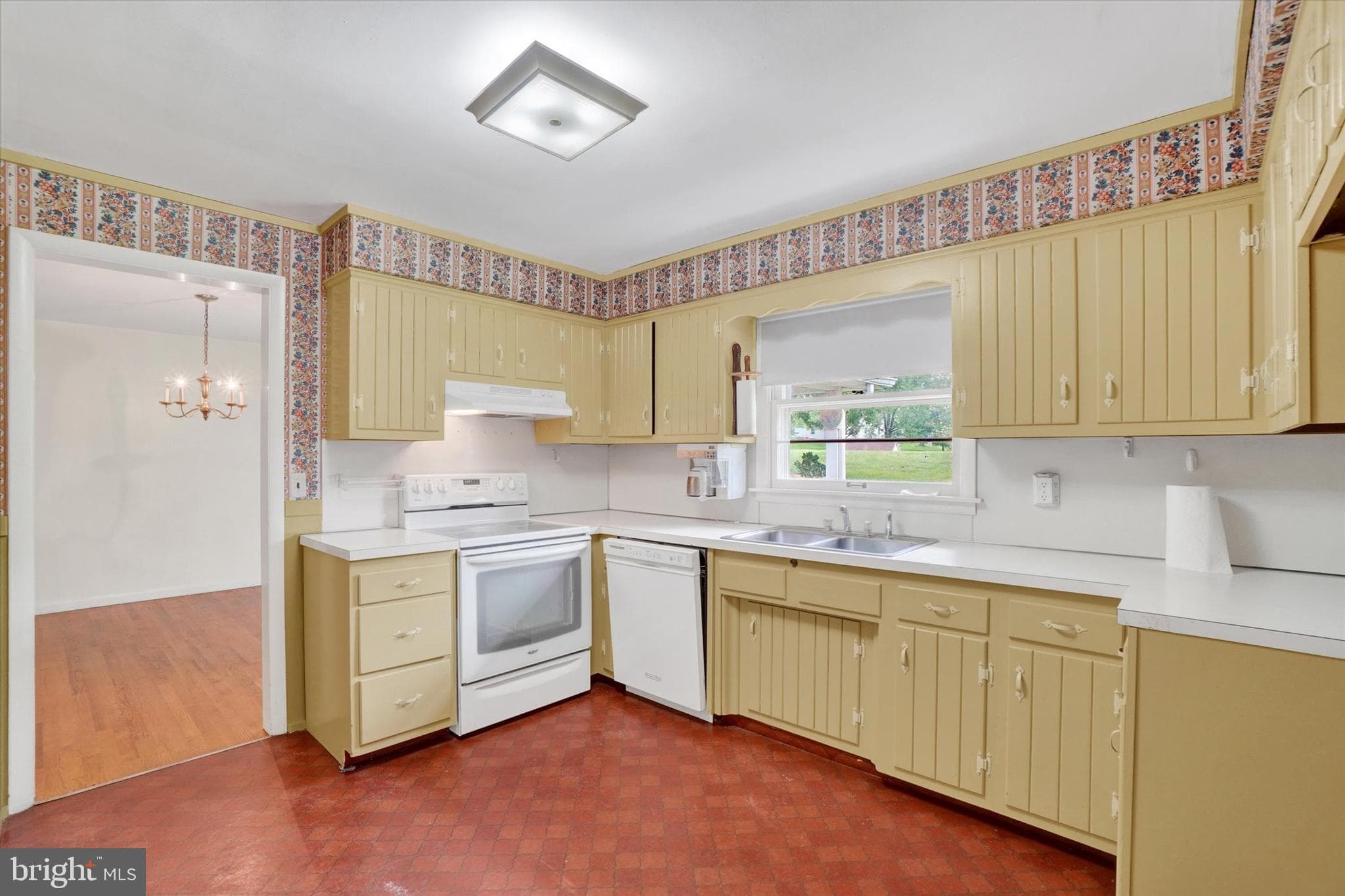 Home for sale at 2050 Herman Drive, York, Pennsylvania 17408, photo 13 of 34