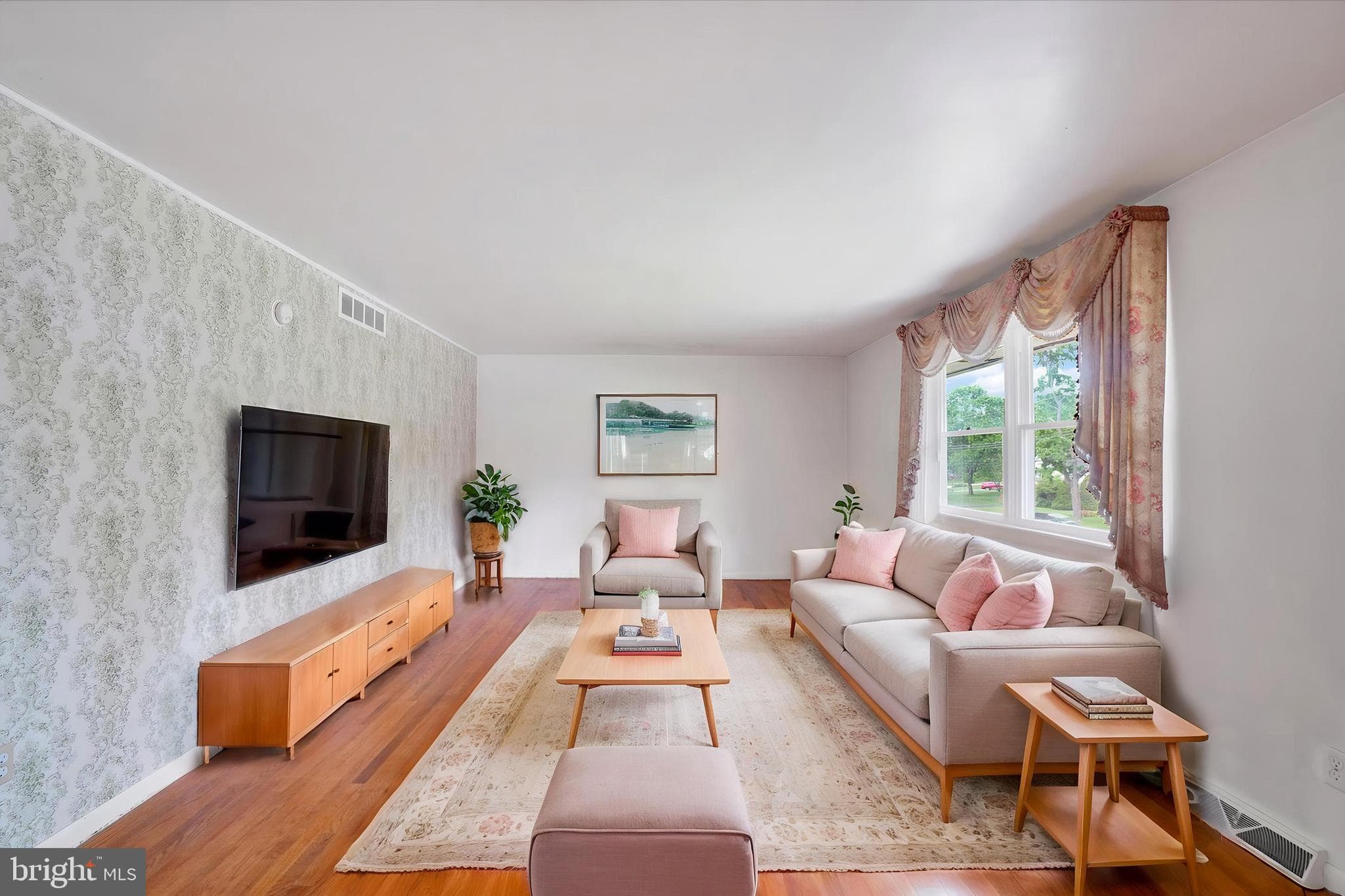 Home for sale at 2050 Herman Drive, York, Pennsylvania 17408, photo 6 of 34