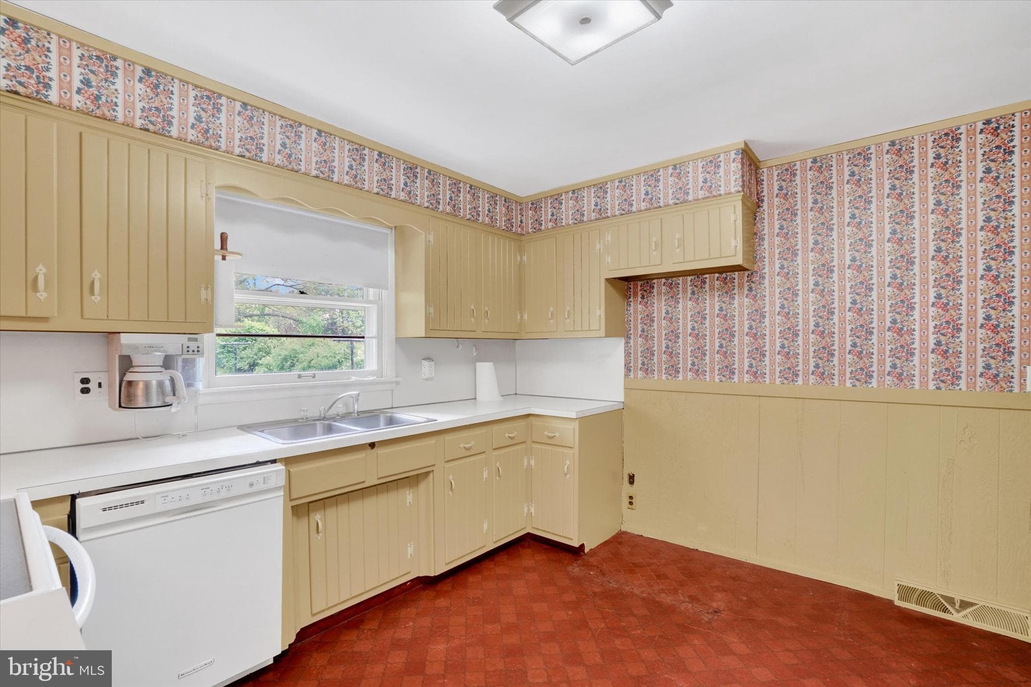 Home for sale at 2050 Herman Drive, York, Pennsylvania 17408, photo 14 of 34