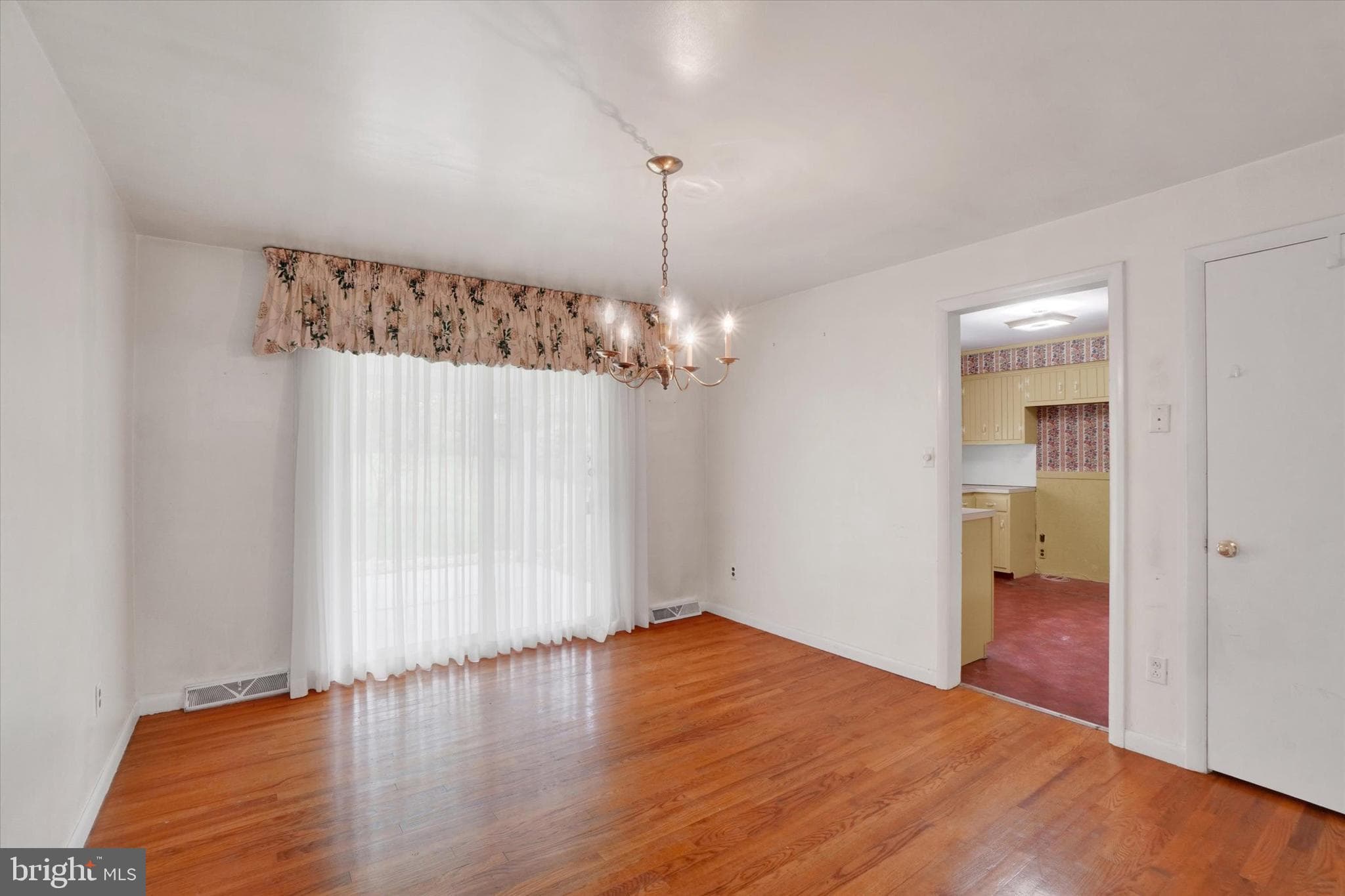 Home for sale at 2050 Herman Drive, York, Pennsylvania 17408, photo 10 of 34