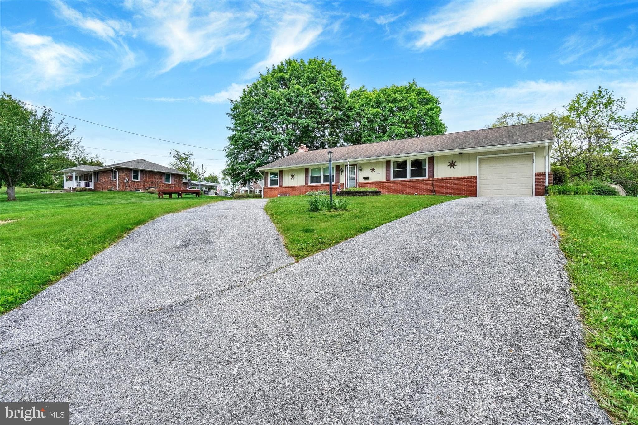 Home for sale at 2050 Herman Drive, York, Pennsylvania 17408, photo 4 of 34