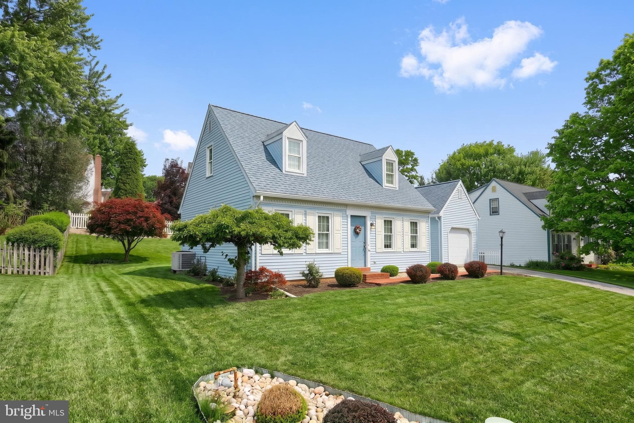 Home for sale at 3819 Kings Arms Lane, York, Pennsylvania 17402, photo 5 of 39