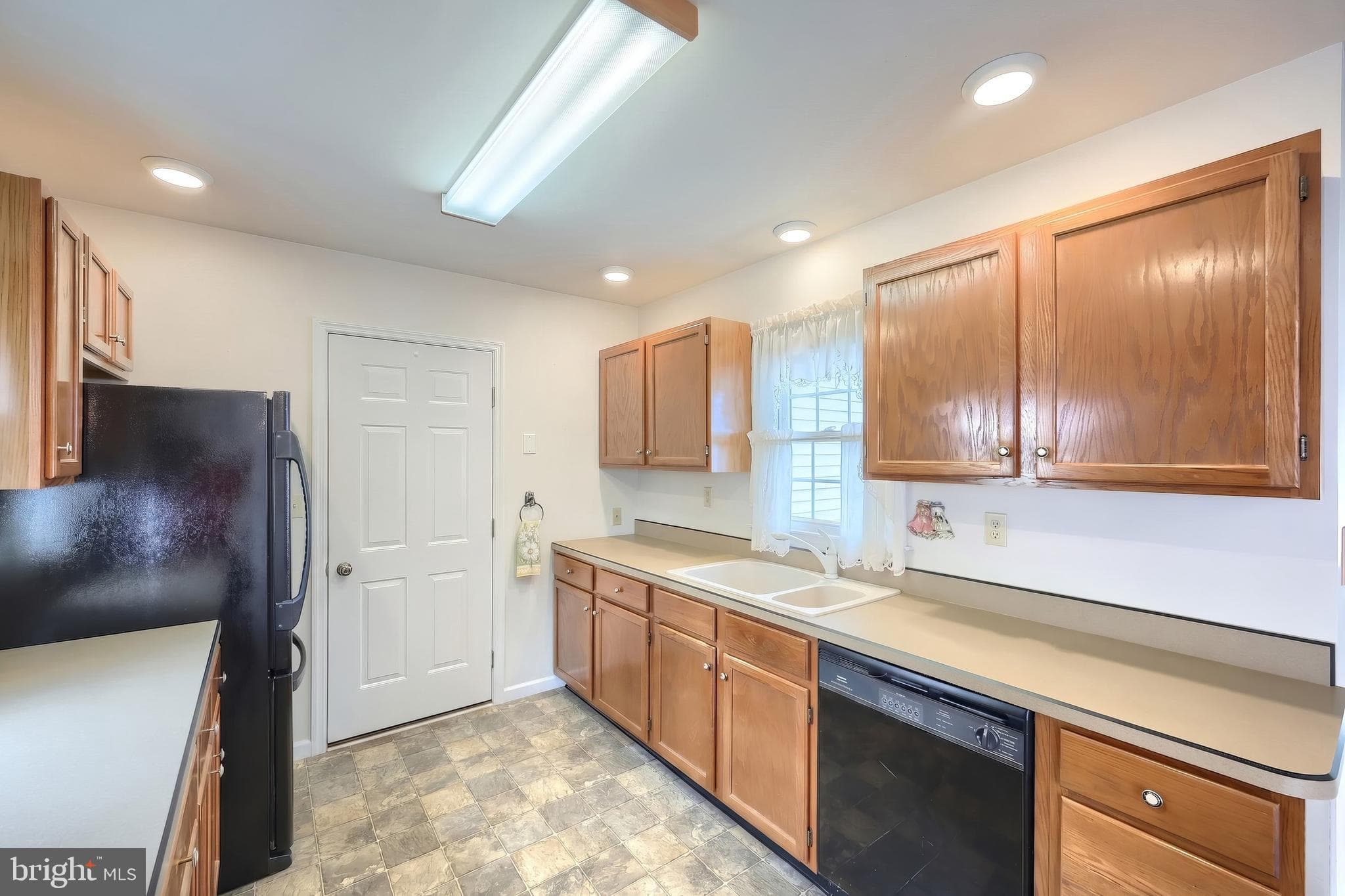 Home for sale at 3819 Kings Arms Lane, York, Pennsylvania 17402, photo 15 of 39
