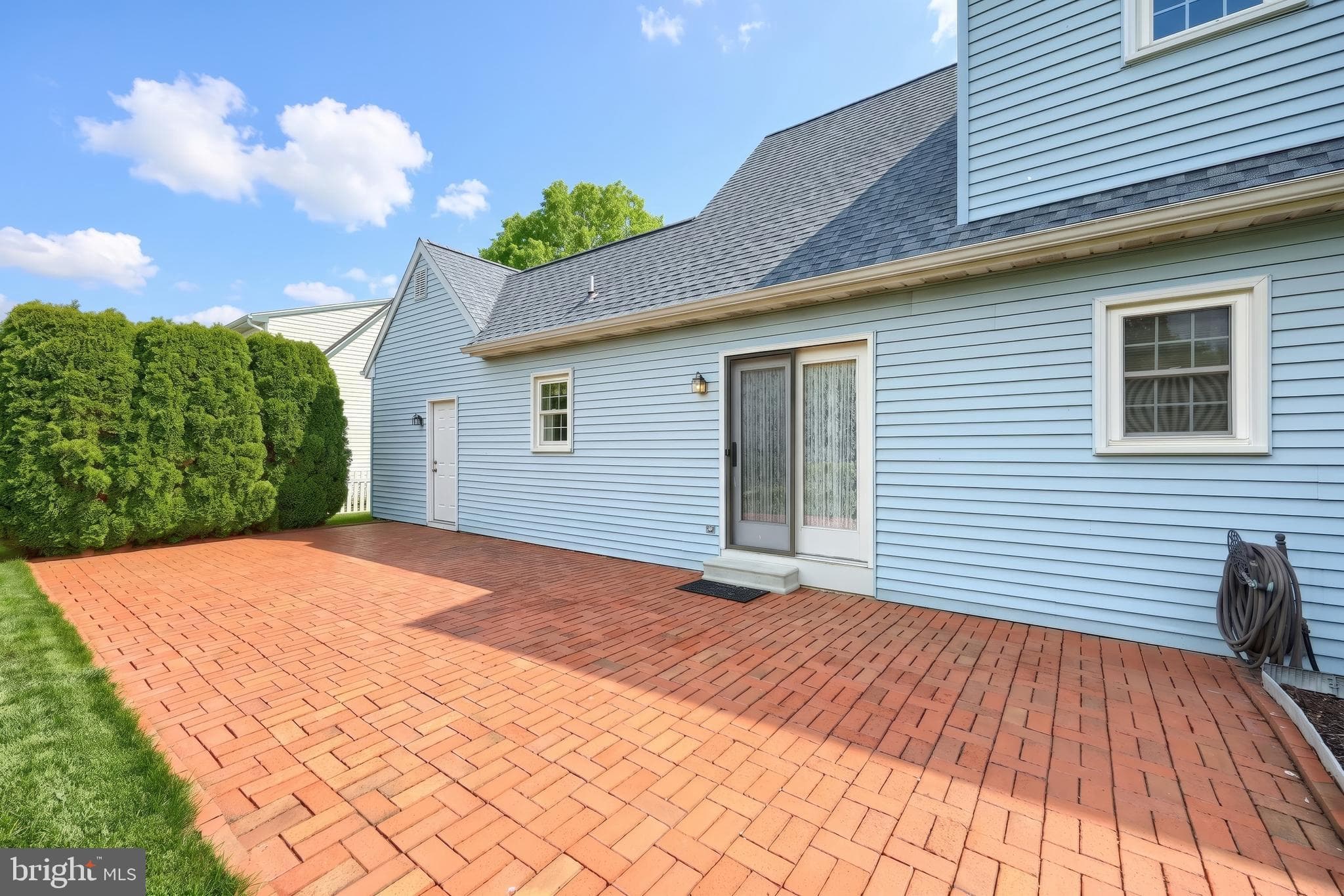 Home for sale at 3819 Kings Arms Lane, York, Pennsylvania 17402, photo 7 of 39