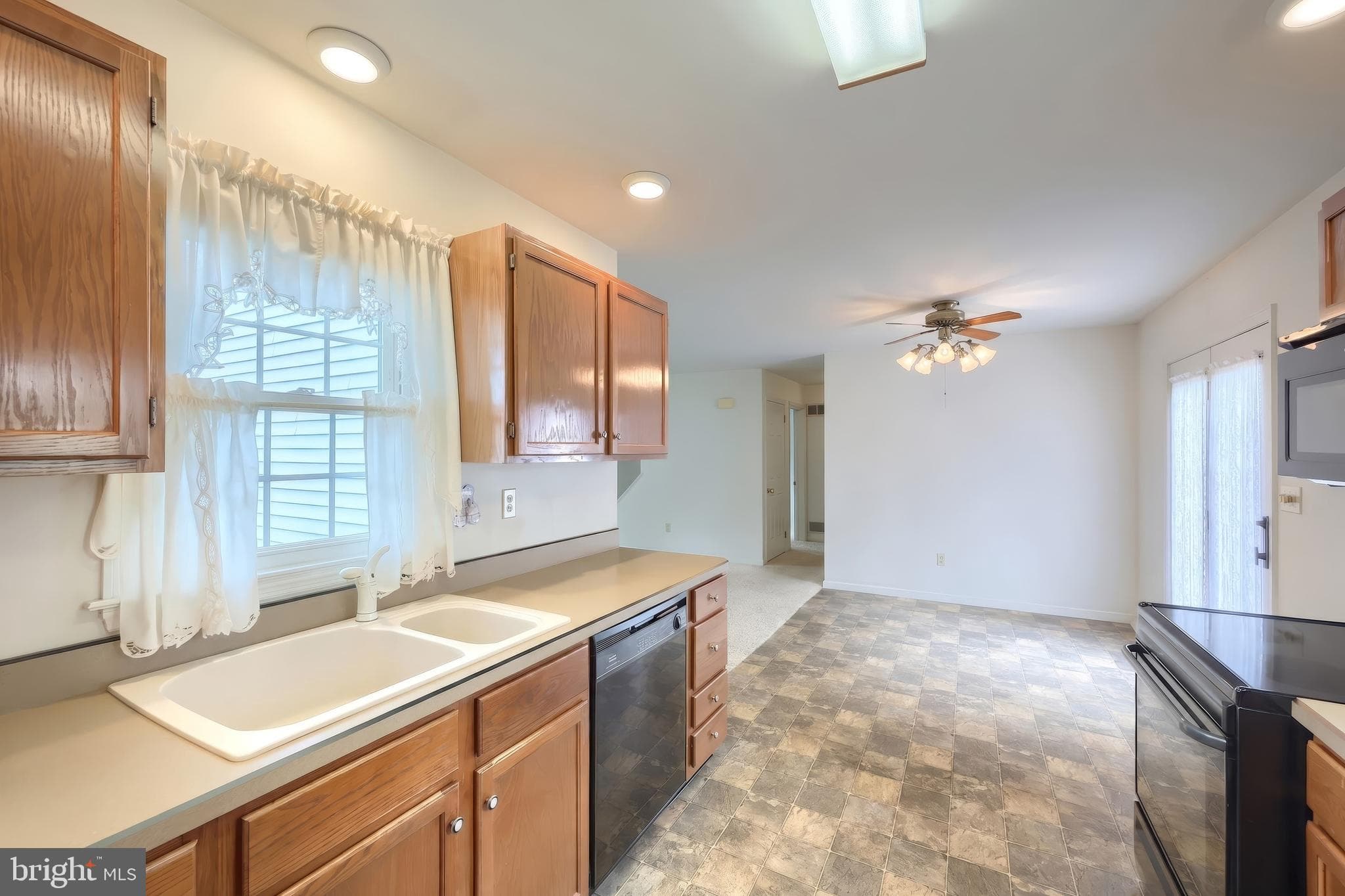 Home for sale at 3819 Kings Arms Lane, York, Pennsylvania 17402, photo 16 of 39