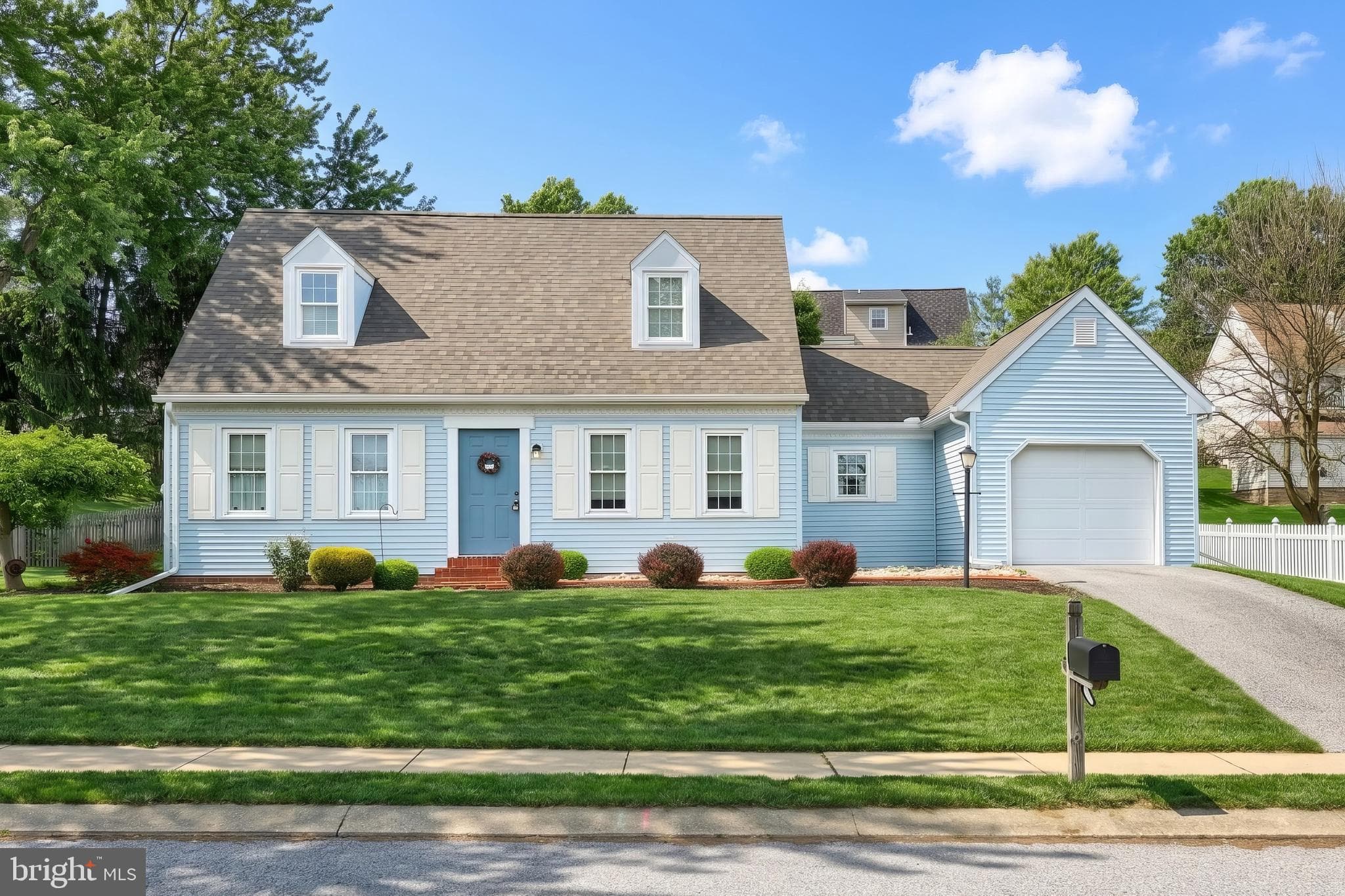 Home for sale at 3819 Kings Arms Lane, York, Pennsylvania 17402, photo 3 of 3
