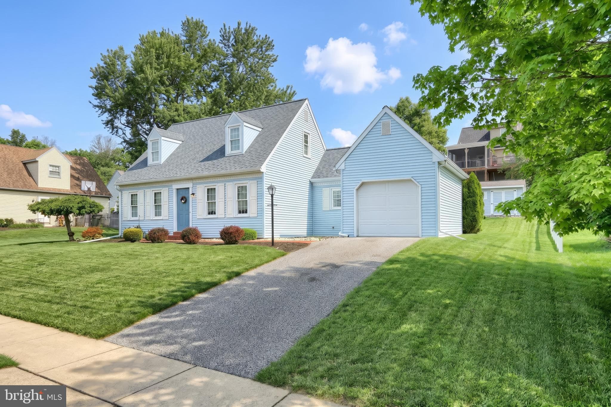 Home for sale at 3819 Kings Arms Lane, York, Pennsylvania 17402, photo 2 of 3