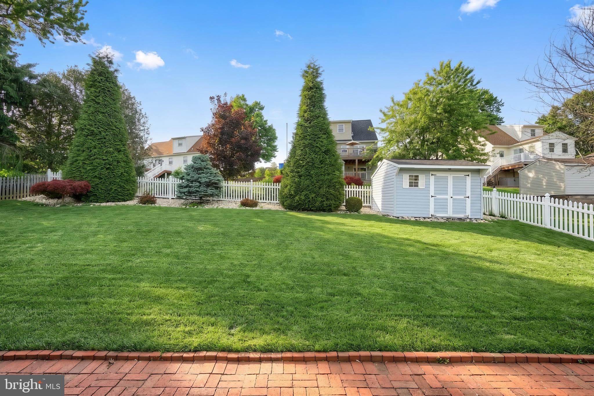 Home for sale at 3819 Kings Arms Lane, York, Pennsylvania 17402, photo 6 of 39