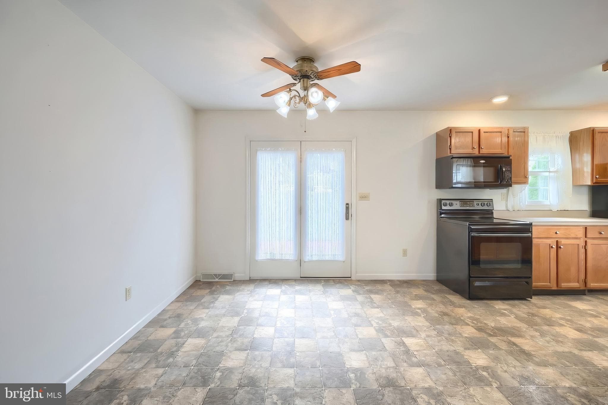 Home for sale at 3819 Kings Arms Lane, York, Pennsylvania 17402, photo 13 of 39