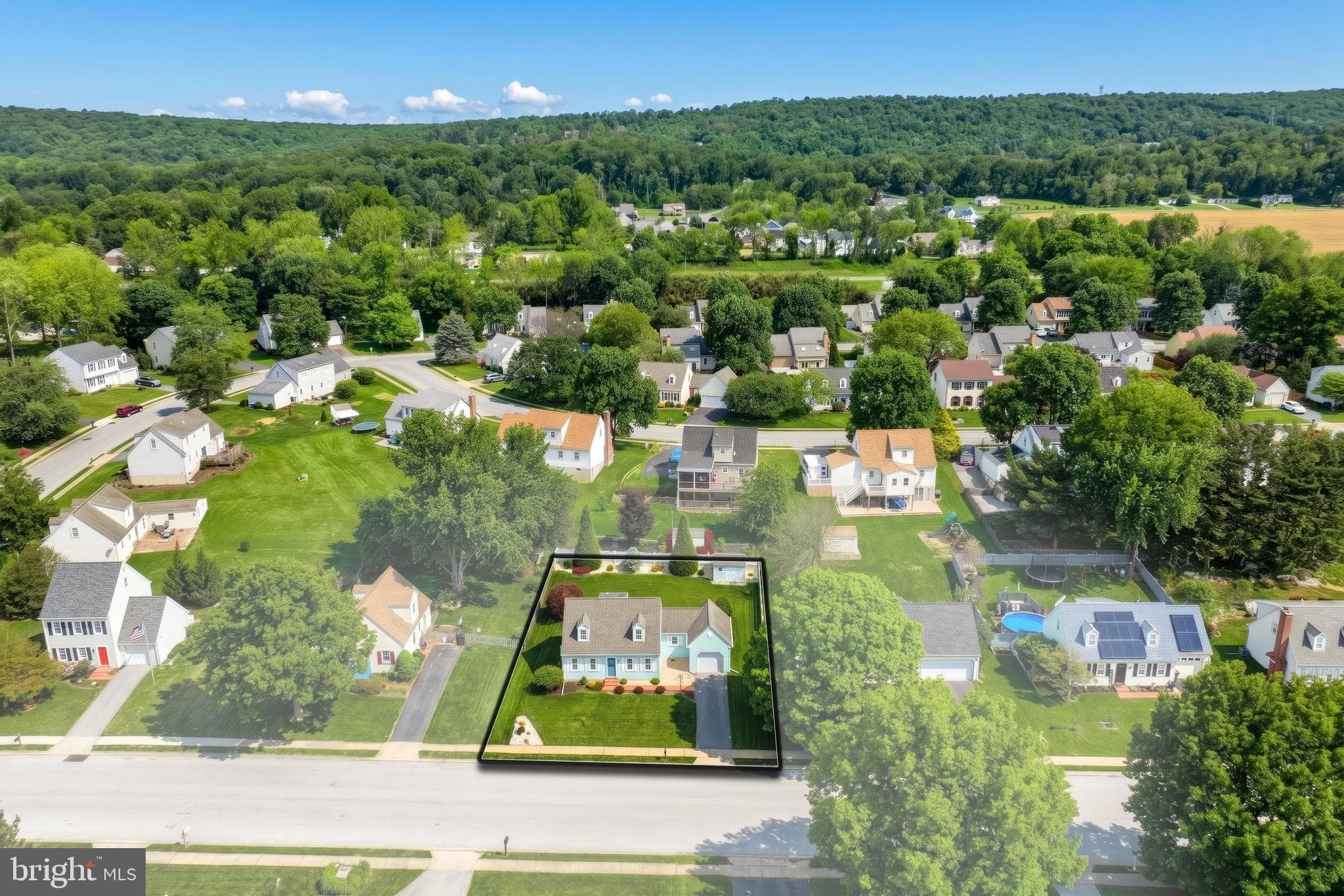 Home for sale at 3819 Kings Arms Lane, York, Pennsylvania 17402, photo 4 of 39