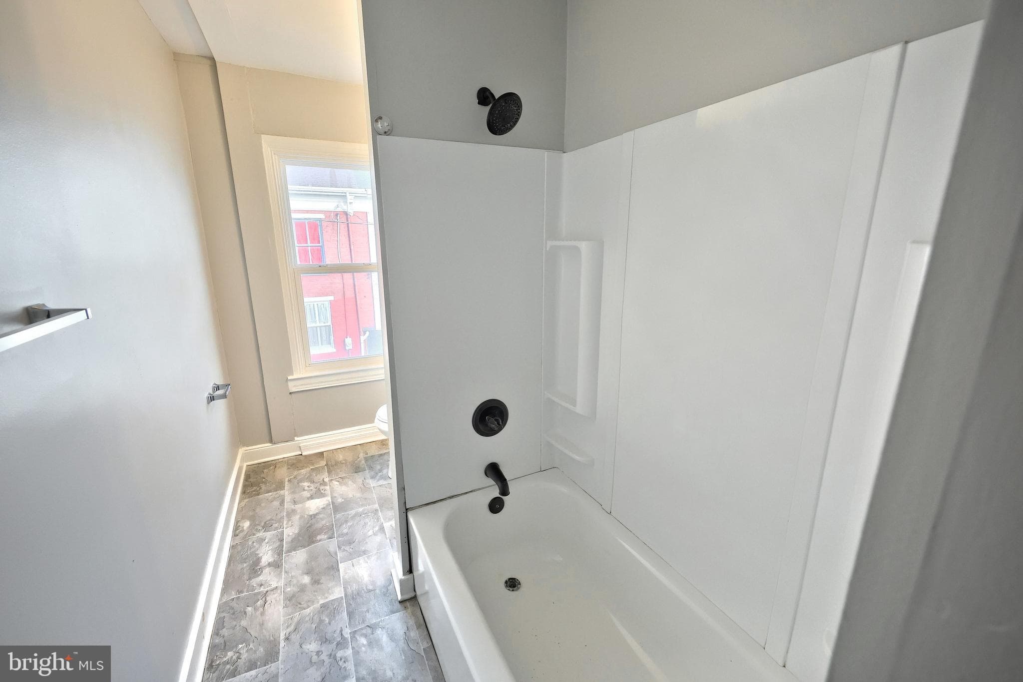 Home for sale at 220 Grantley Street, York, Pennsylvania 17401, photo 11 of 17