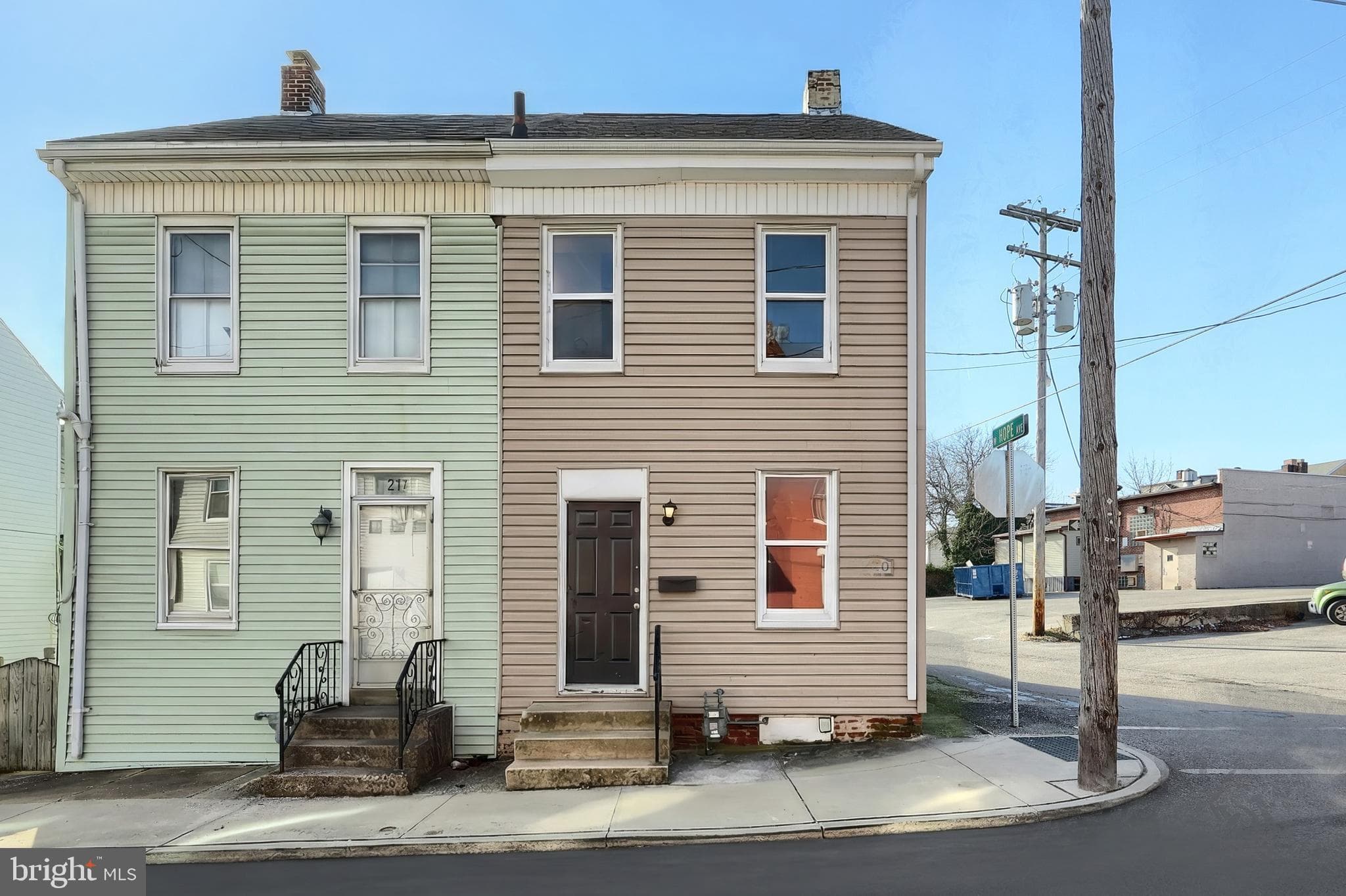 Listing photo of 3-bedroom home at 220 Grantley Street, York, Pennsylvania 17401, photo 1 of 3