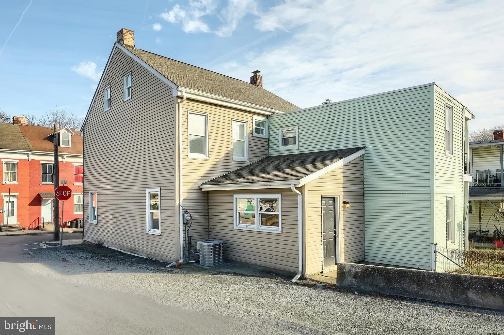 Home for sale at 220 Grantley Street, York, Pennsylvania 17401, photo 4 of 17