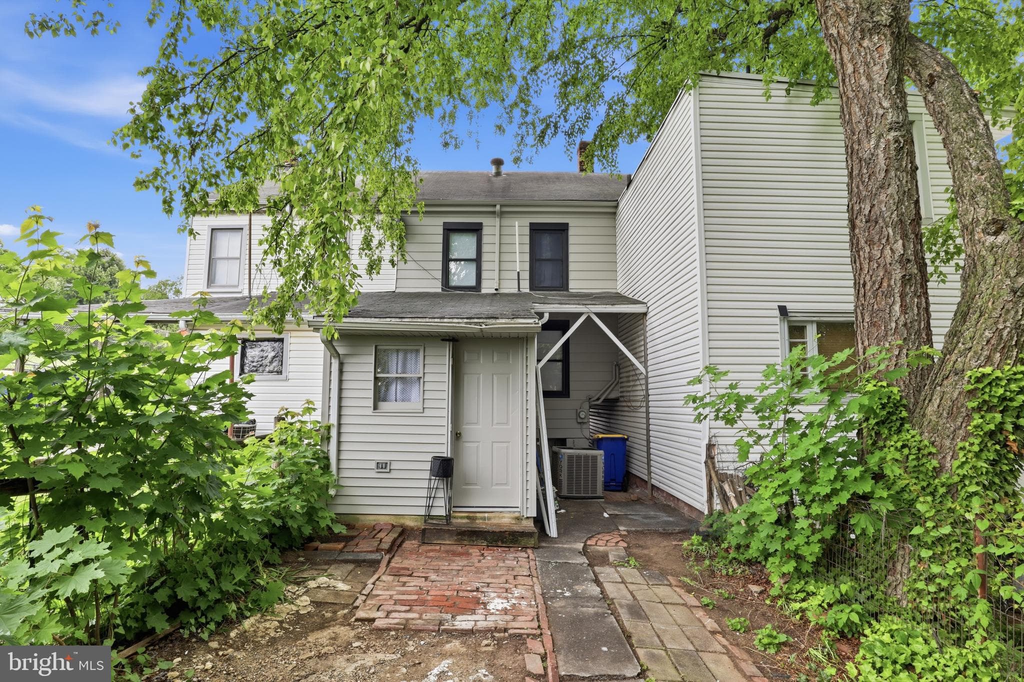 Home for sale at 38 W 8Th Avenue, York, Pennsylvania 17404, photo 27 of 34