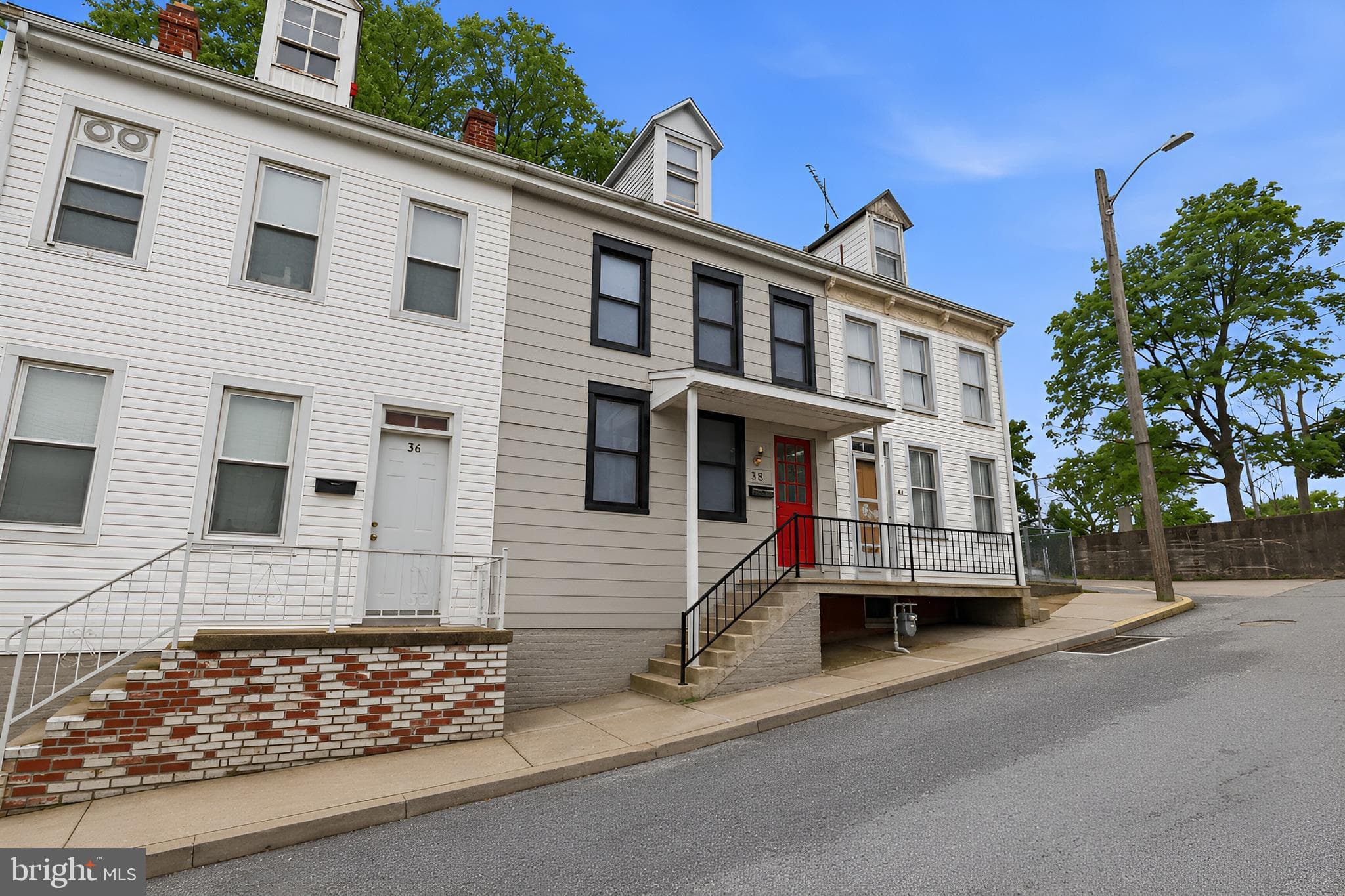 Home for sale at 38 W 8Th Avenue, York, Pennsylvania 17404, photo 4 of 34