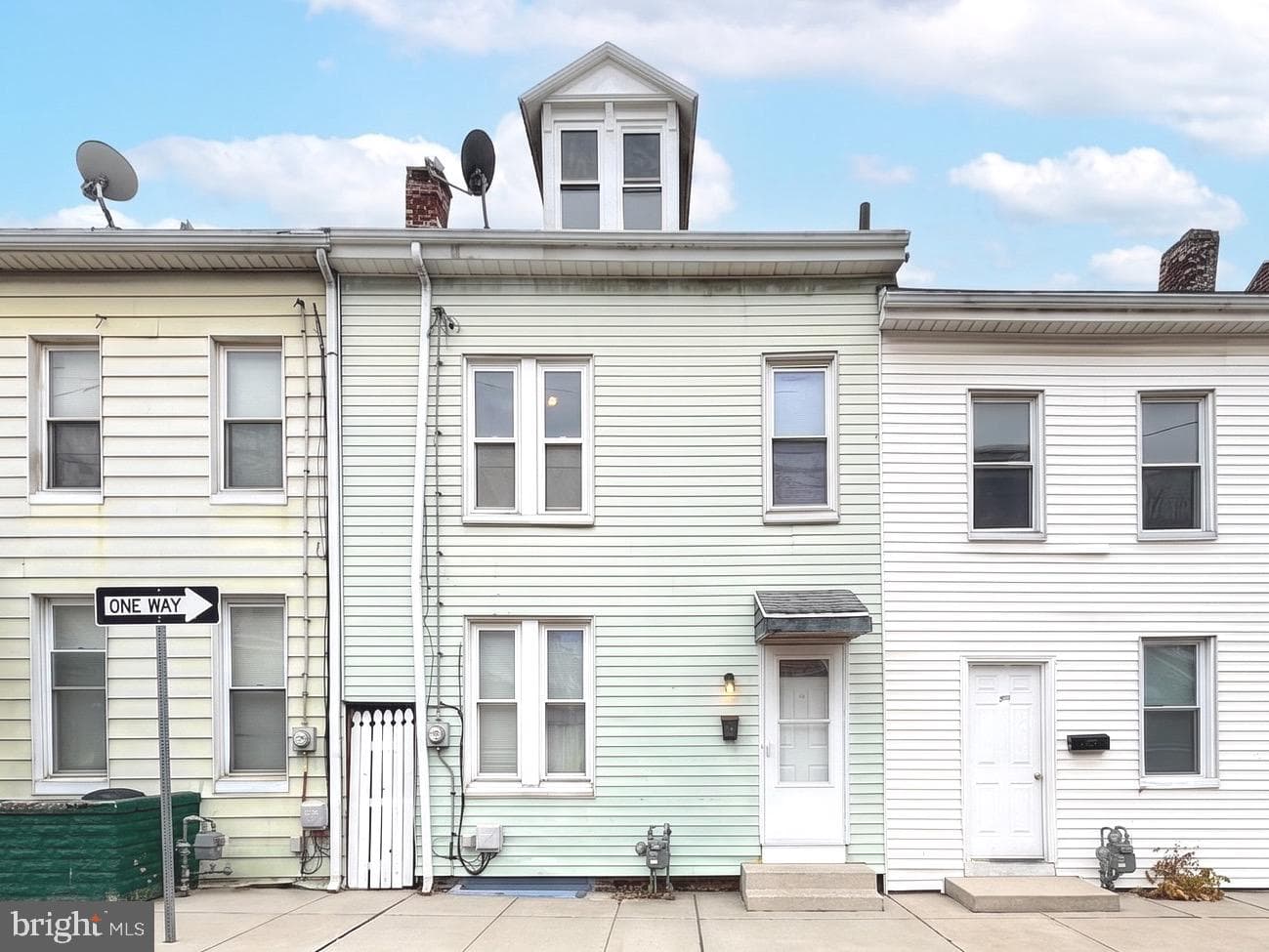 Home for sale at 34 N Franklin Street, York, Pennsylvania 17403, photo 2 of 3