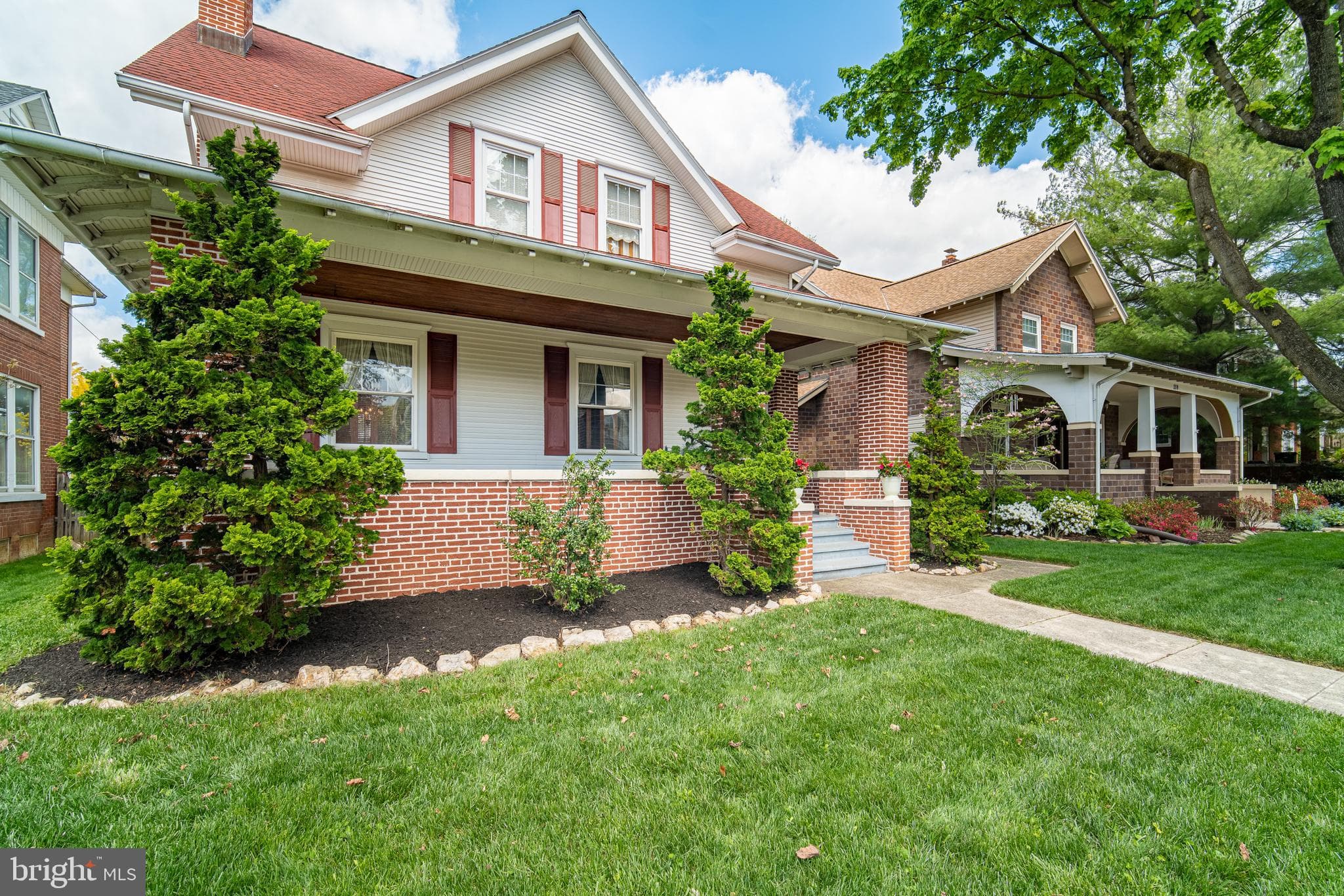 Home for sale at 155 E Springettsbury Avenue, York, Pennsylvania 17403, photo 2 of 3