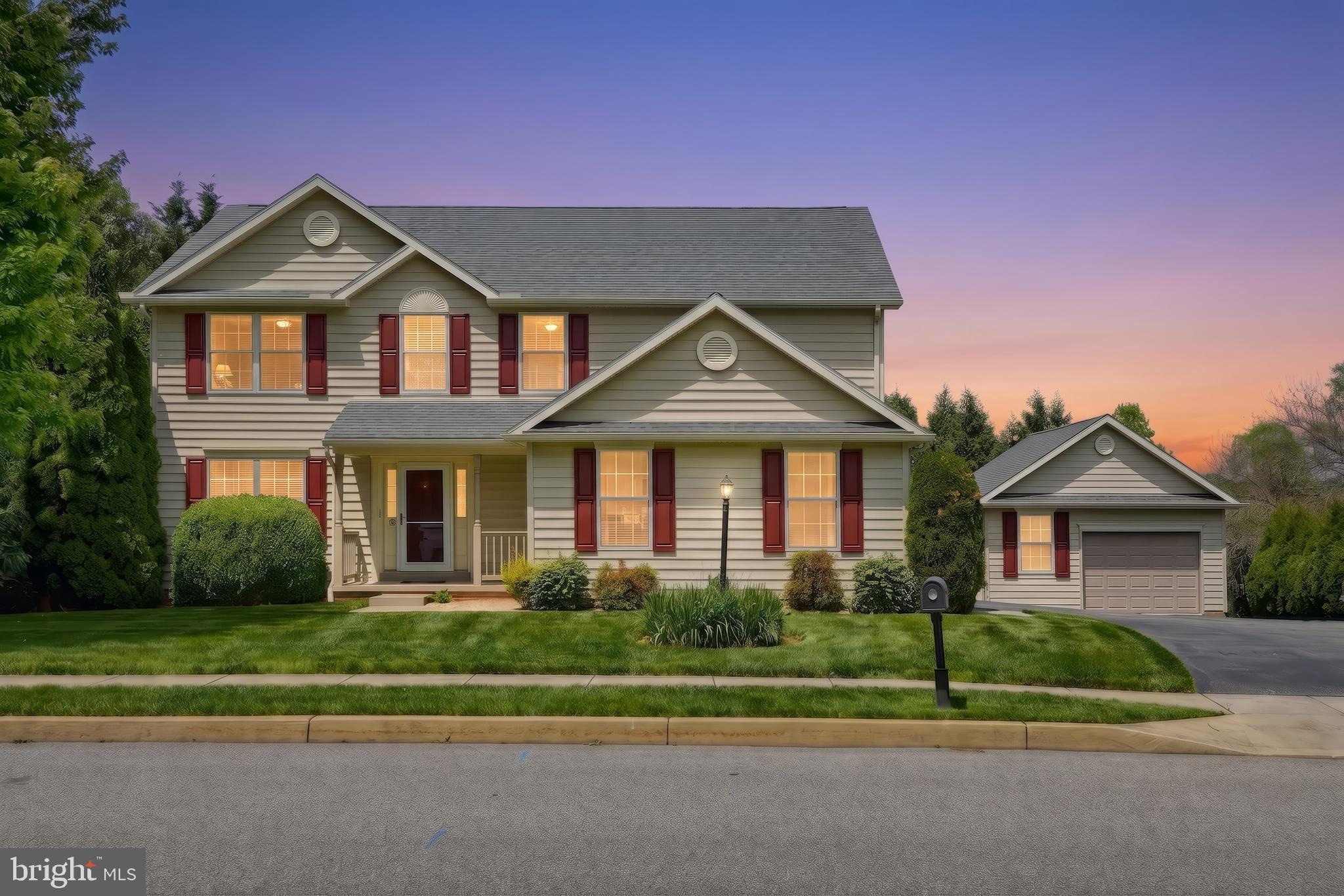 Listing photo of 4-bedroom home at 19 Rebecca Lane, York, Pennsylvania 17403, photo 1 of 69
