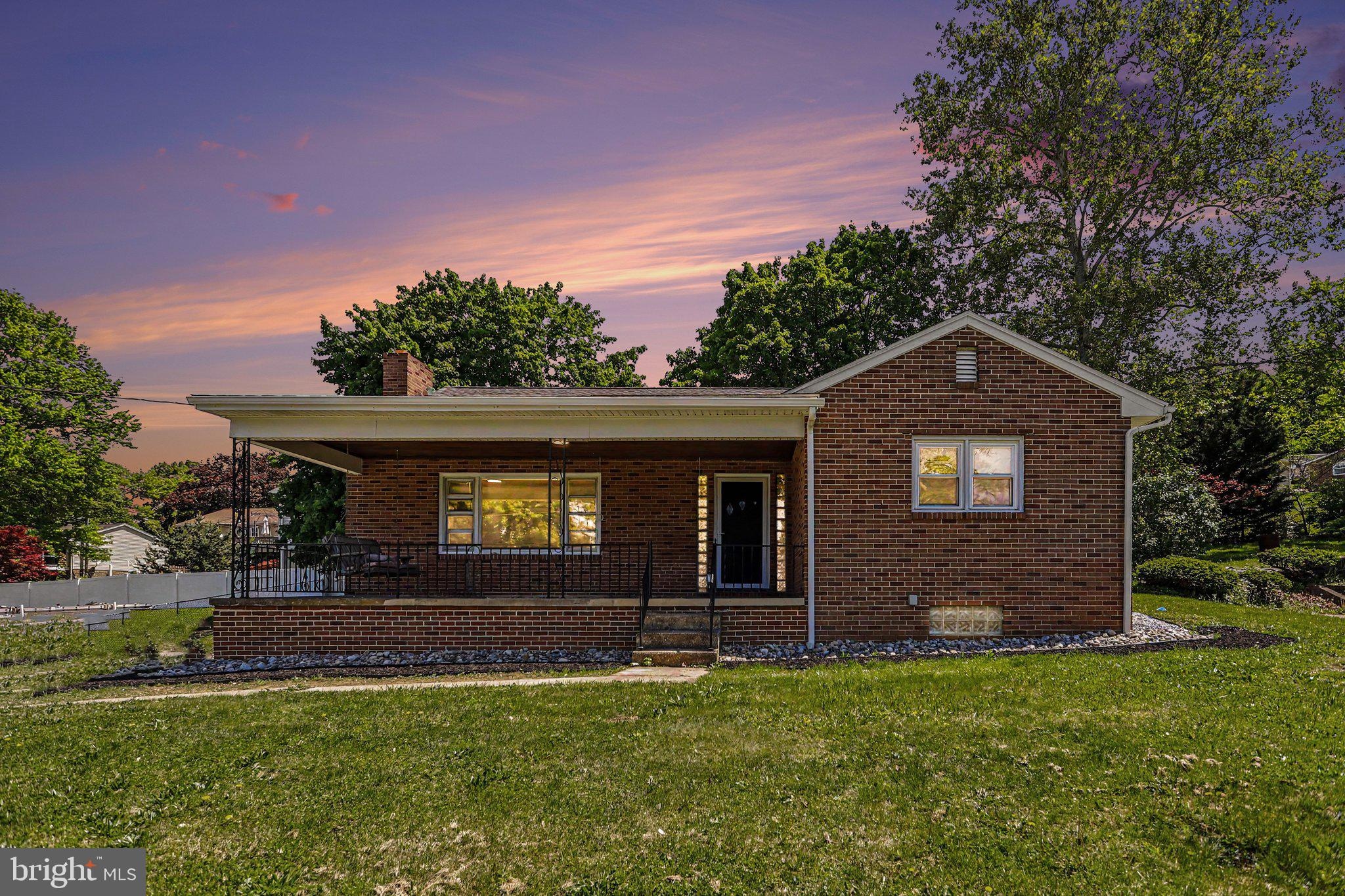 Listing photo of 4-bedroom home at 520 Woodland View Drive, York, Pennsylvania 17406, photo 1 of 3