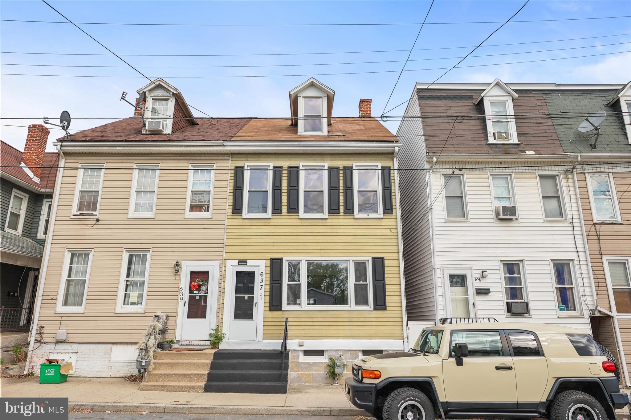 Listing photo of 4-bedroom home at 637 W College Avenue, York, Pennsylvania 17401, photo 1 of 38